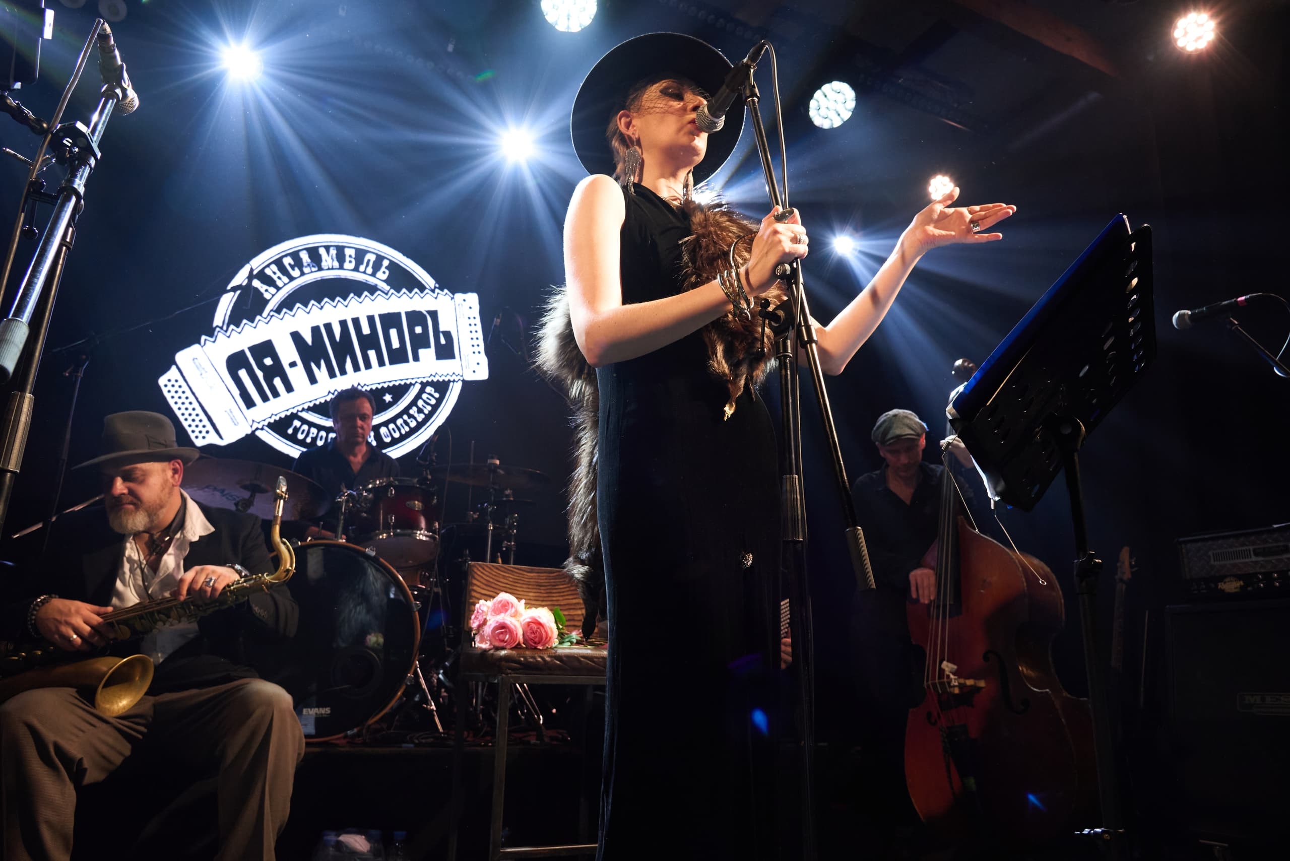 Ля-миноръ. Городской романс и песни Победы на Неве (Теплоход Rock Hit Neva (Набережная Макарова, 20))