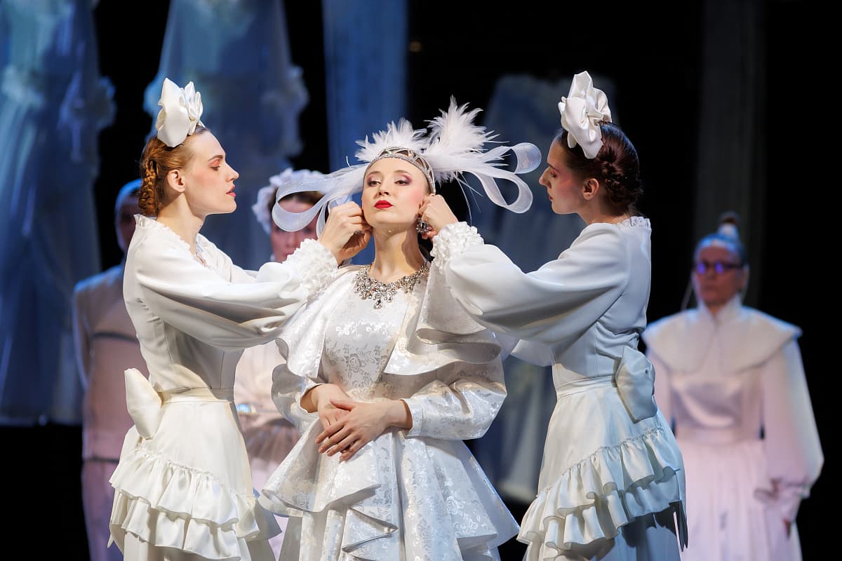 Свои люди (Театр им. Качалова)