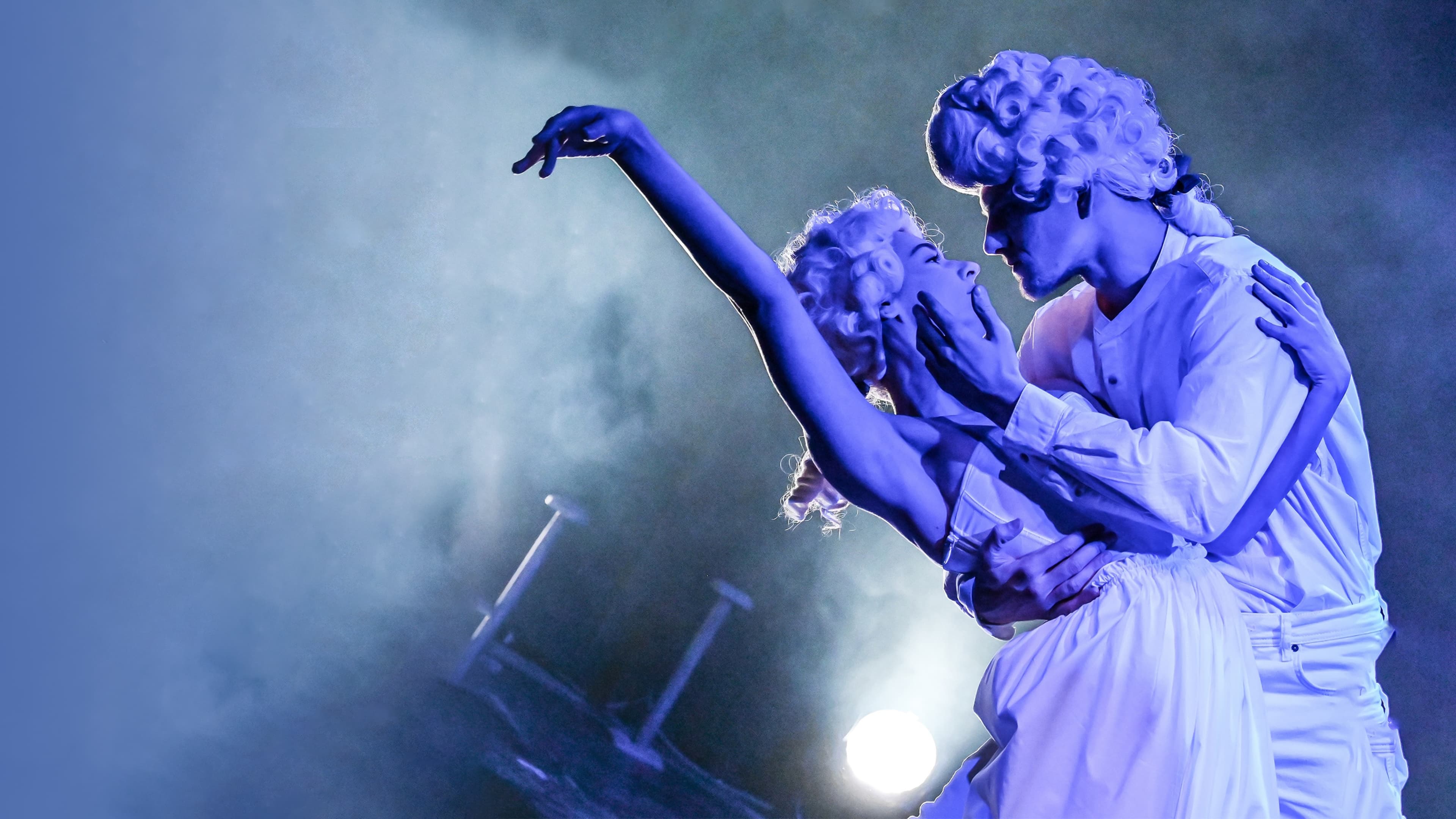 Синее чудовище (Выставочный зал Союза художников России)