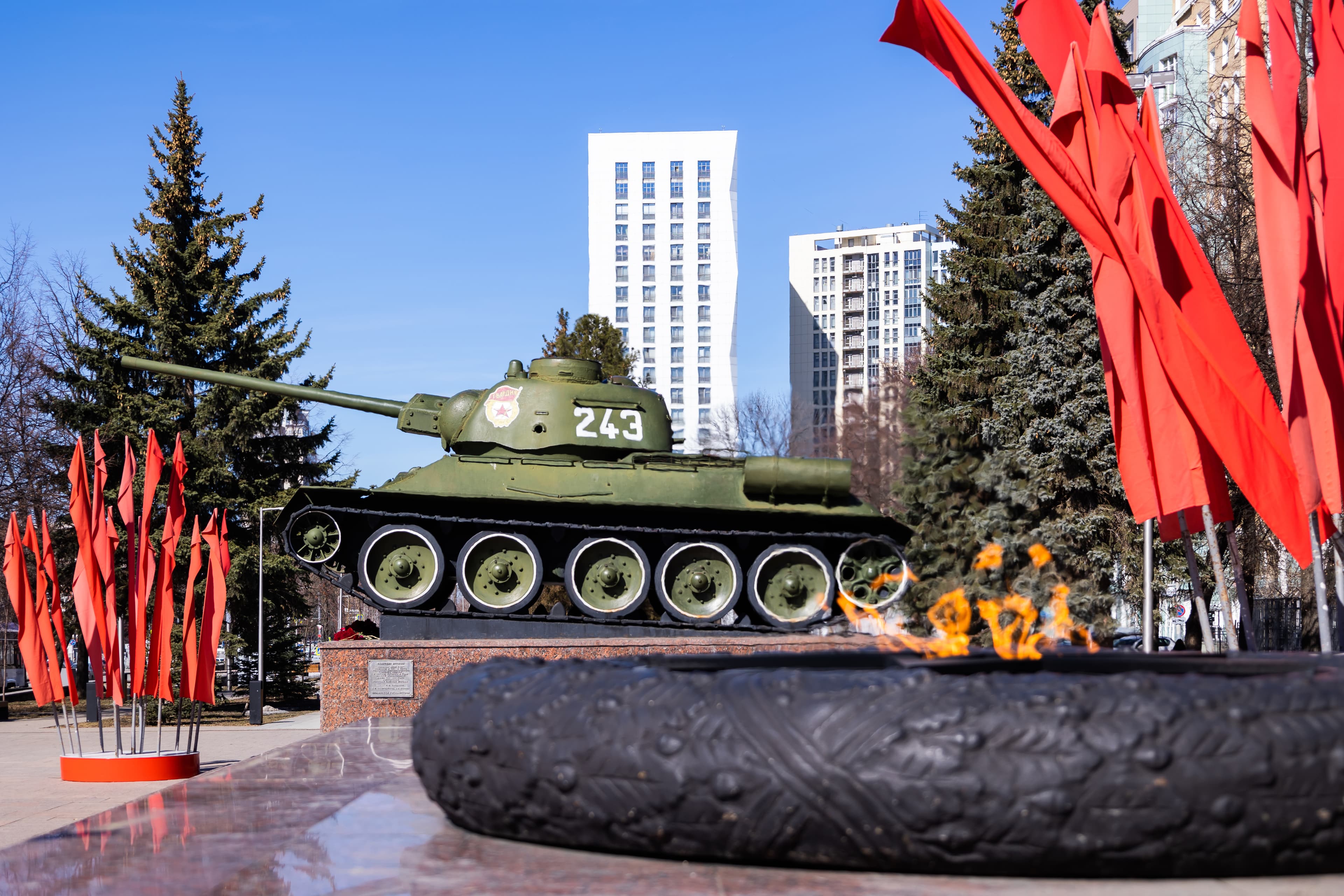 Победный рейс (Остановка «Сквер им. Решетникова»)