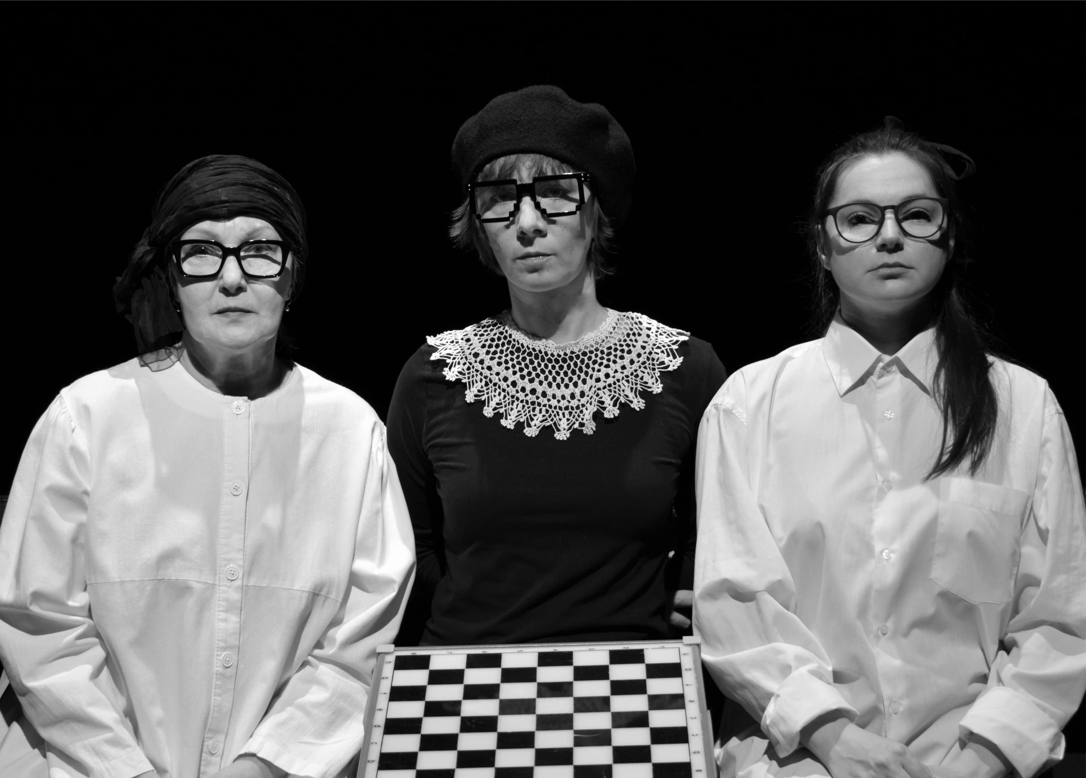 Сквозь зеркало (Театр для детей и молодёжи «Малый»)