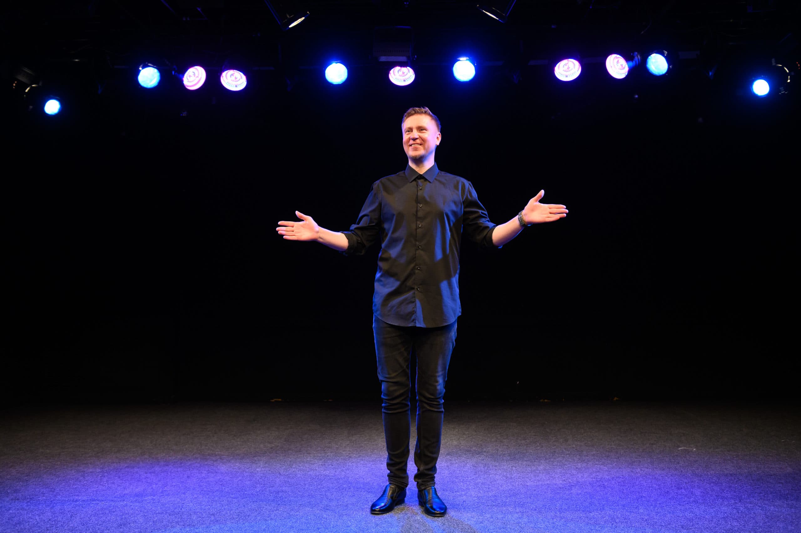 Трагикомическая опера взросления или как Ваня пеплом стал (ТЮЗ)