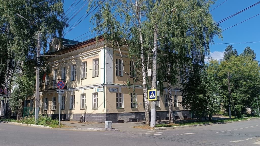 В гости в библиотеку Альберта Лиханова (Музей истории Хлынова)