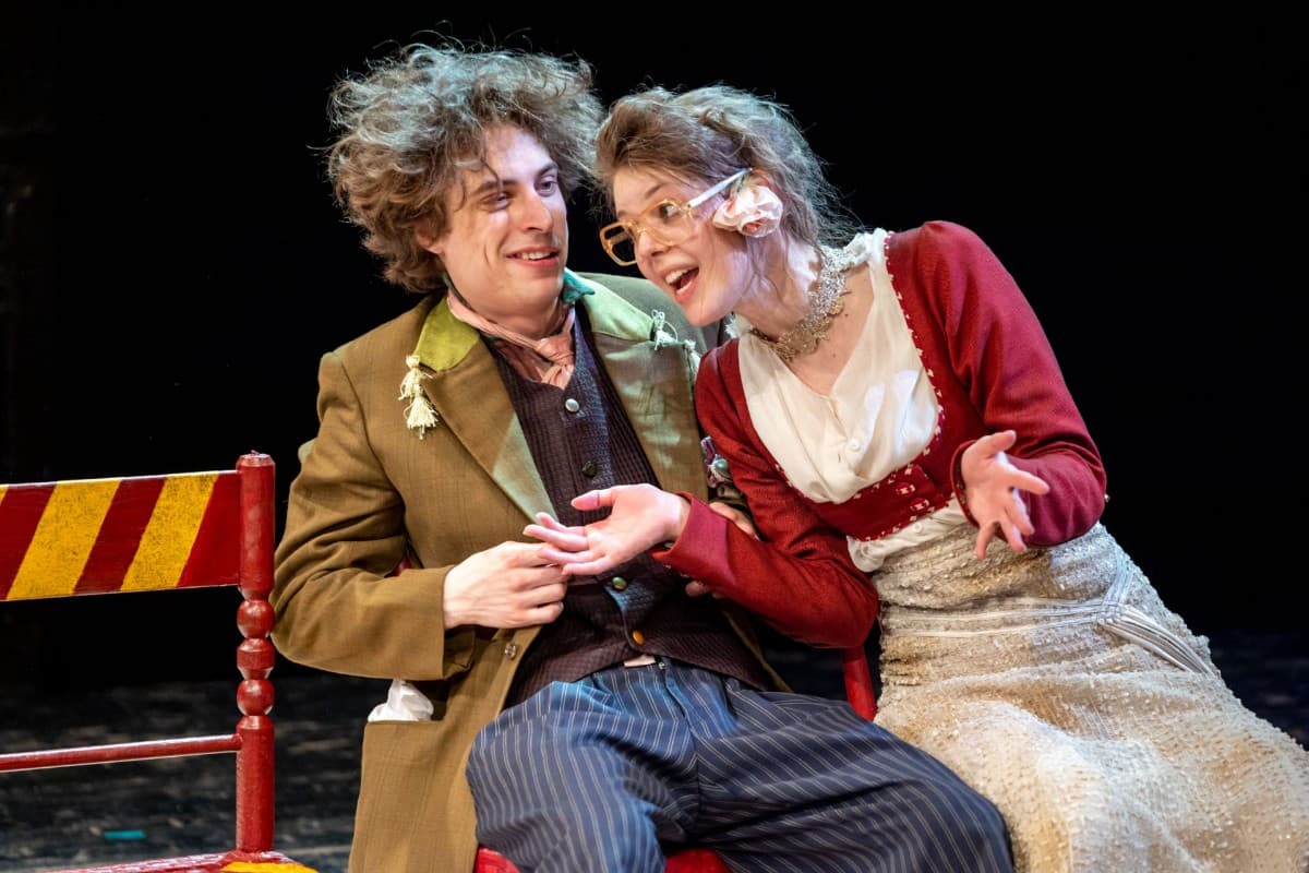 Стулья (Молодёжный театр на Фонтанке)