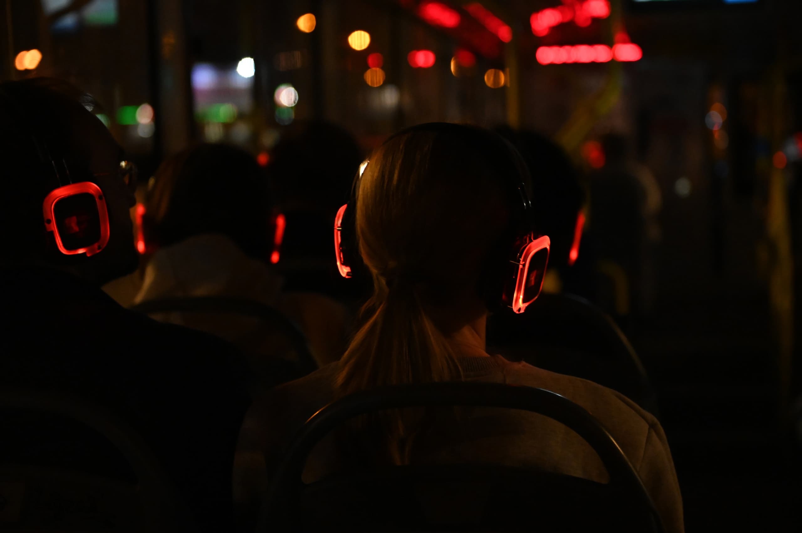 Ночной трамвай (Трамвайная остановка «Станция метро Проспект Победы»)