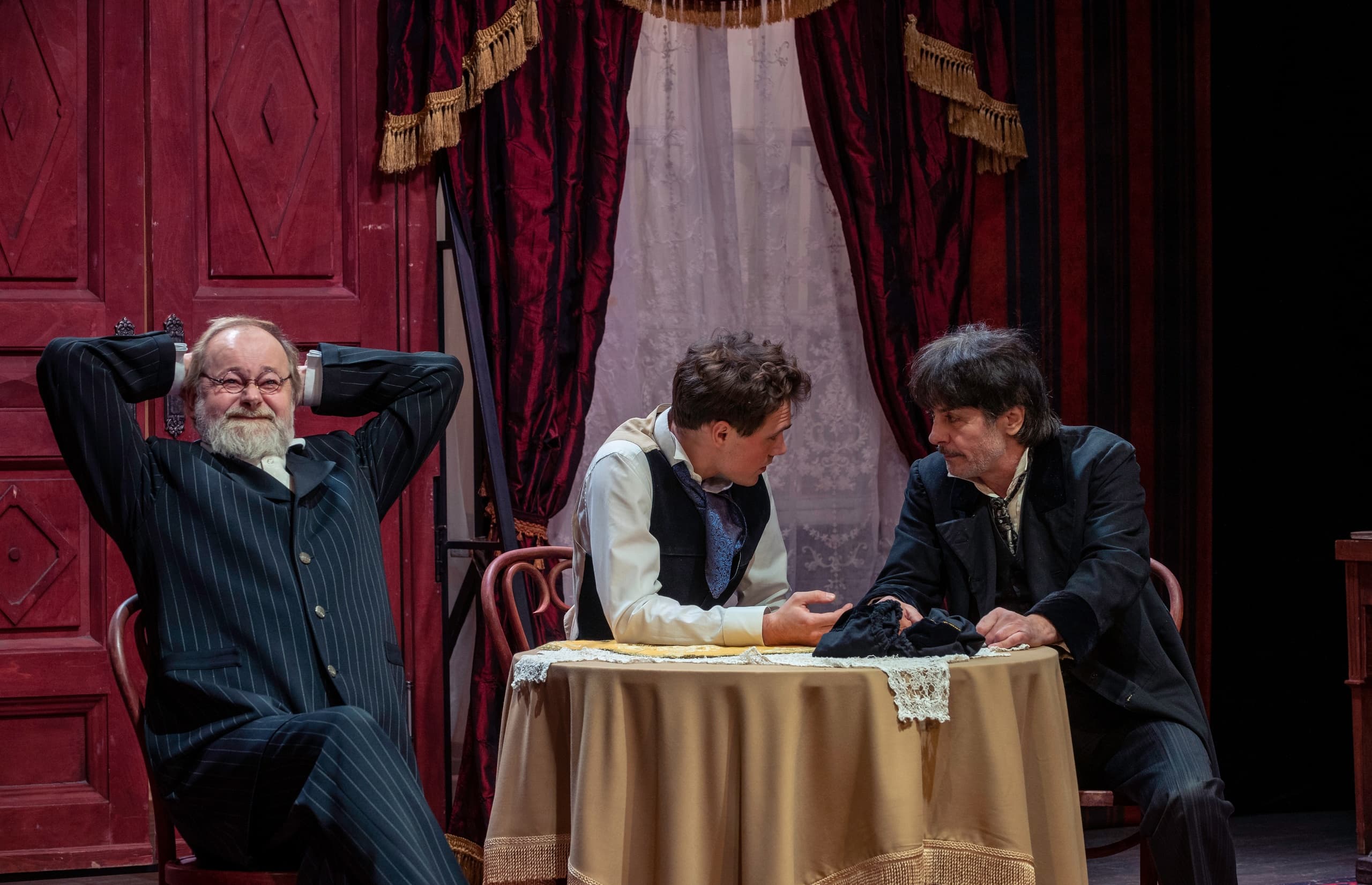 Сверх комплекта (Историко-этнографический театр)