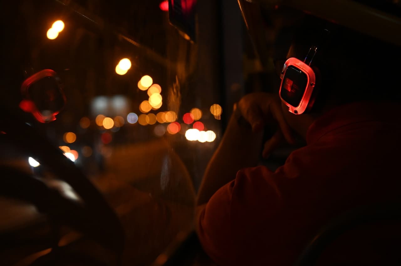 Мы. Трамвай. Любовь (Трамвайная остановка «Станция метро Проспект Победы»)