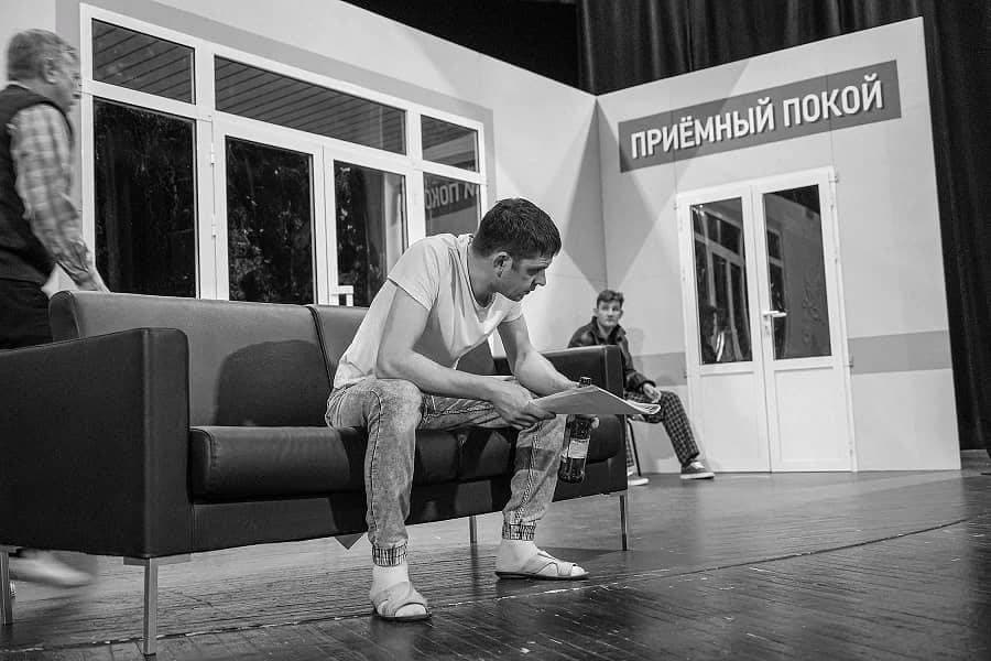 Весы (Русский драматический театр)