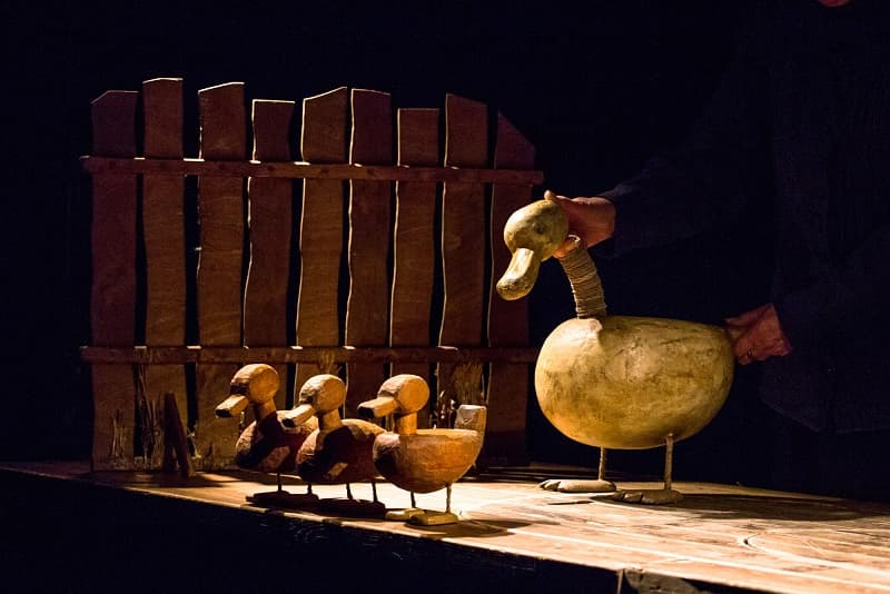 Гадкий утенок (Бродячая собачка. Новая сцена)