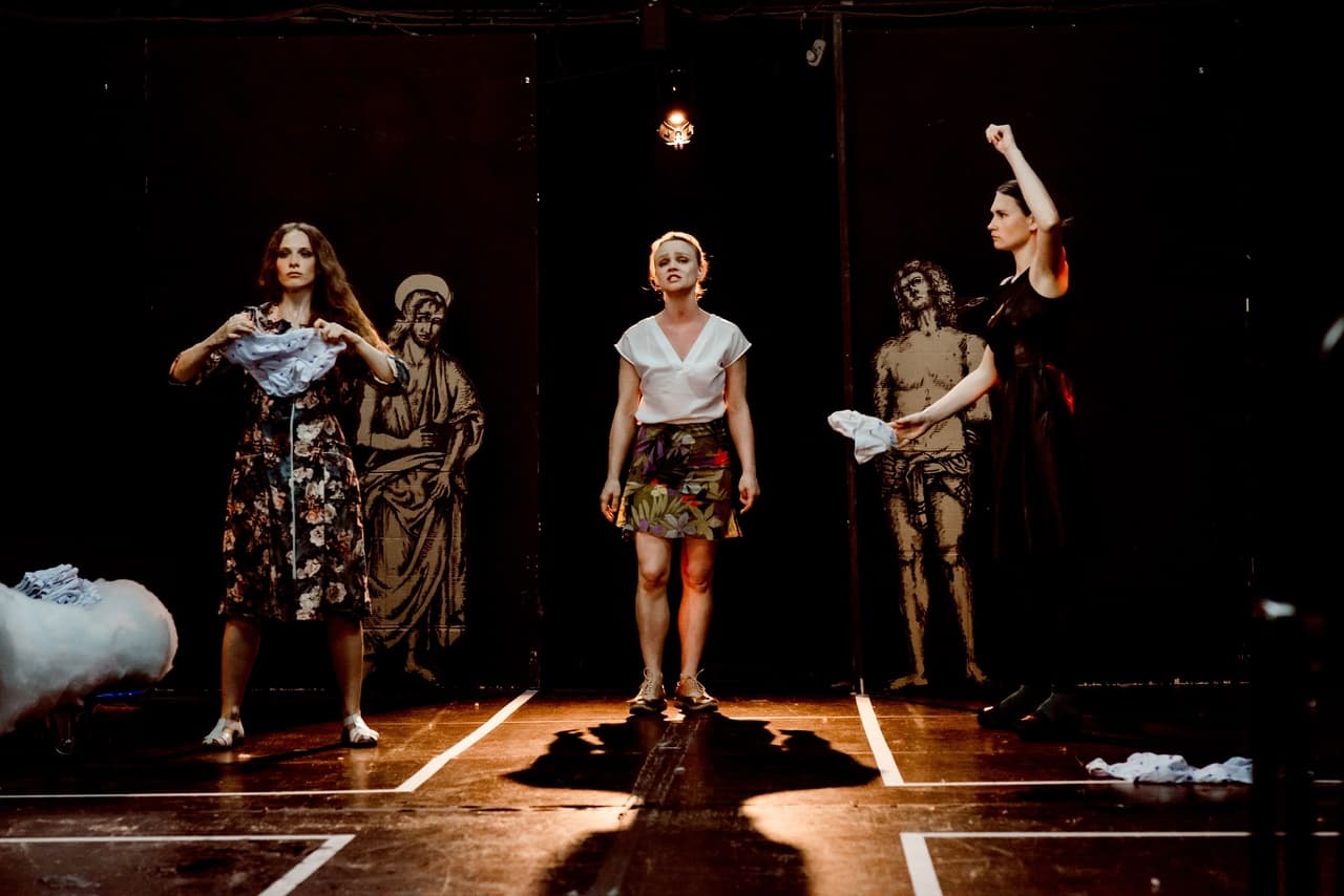 больше чем меньше (Театр Поколений)