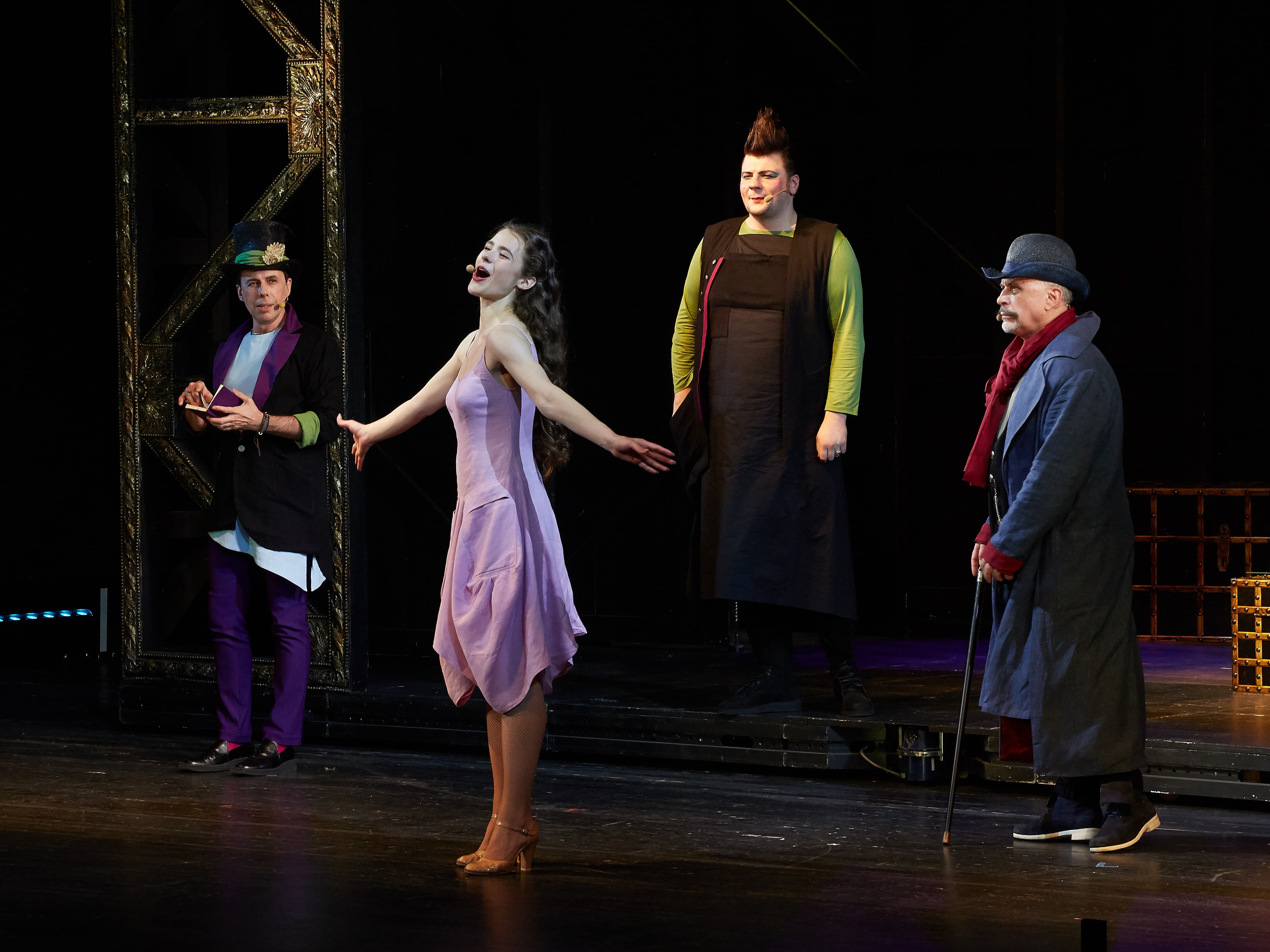 Коломба, или Бумажные розы (Буфф)