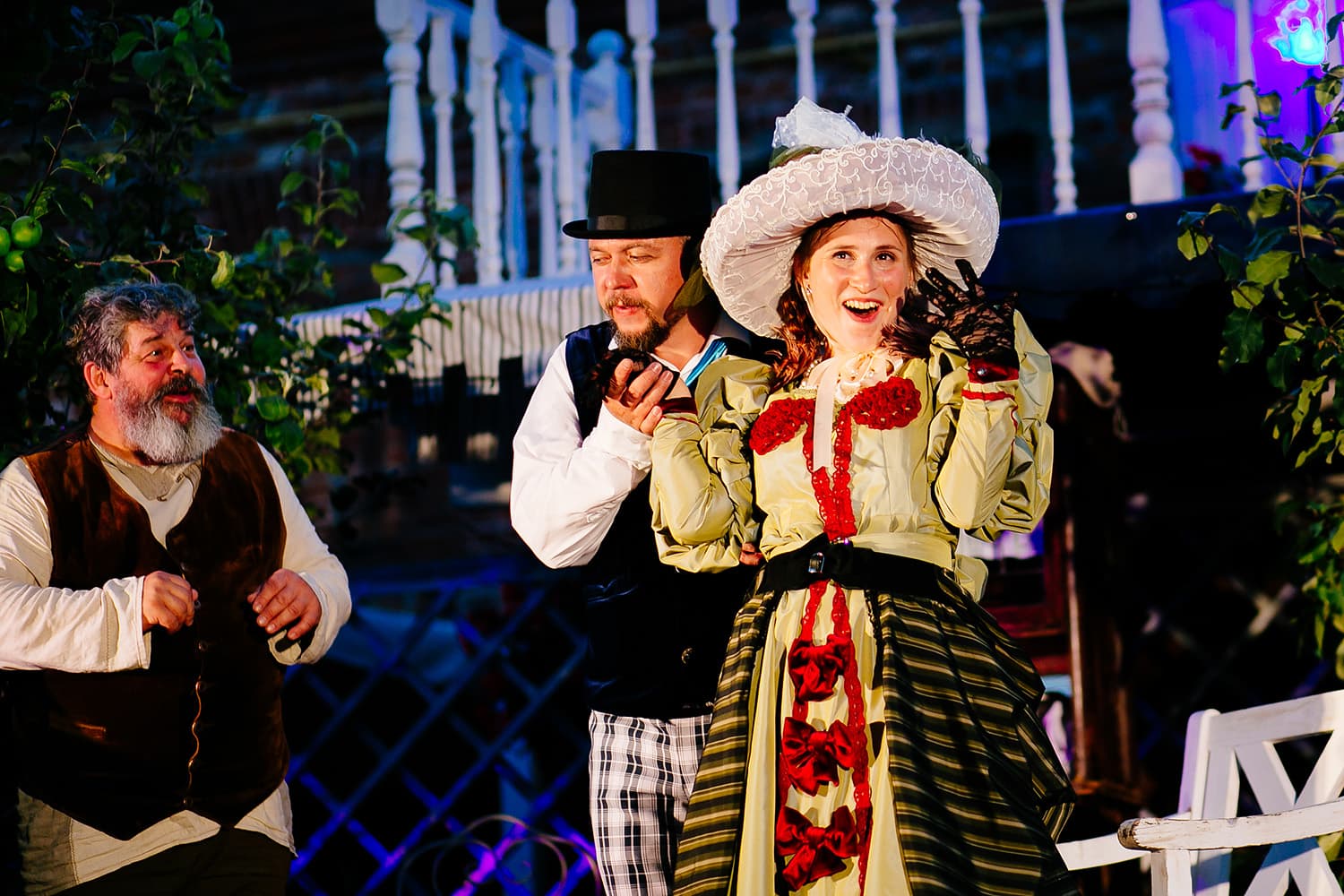 За двумя зайцами (Театр «Пастила» в Музейном саду)