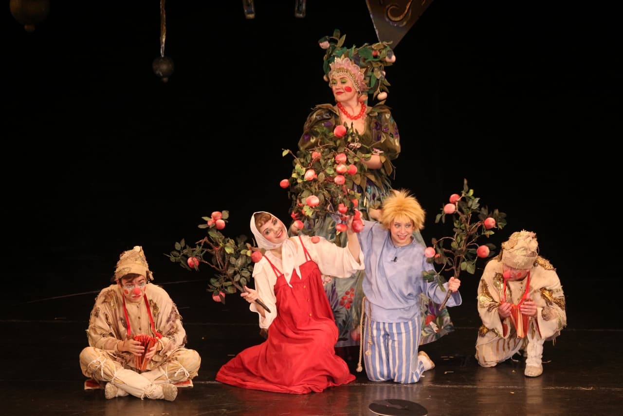 Гуси-лебеди и Баба-Яга (На Неве)