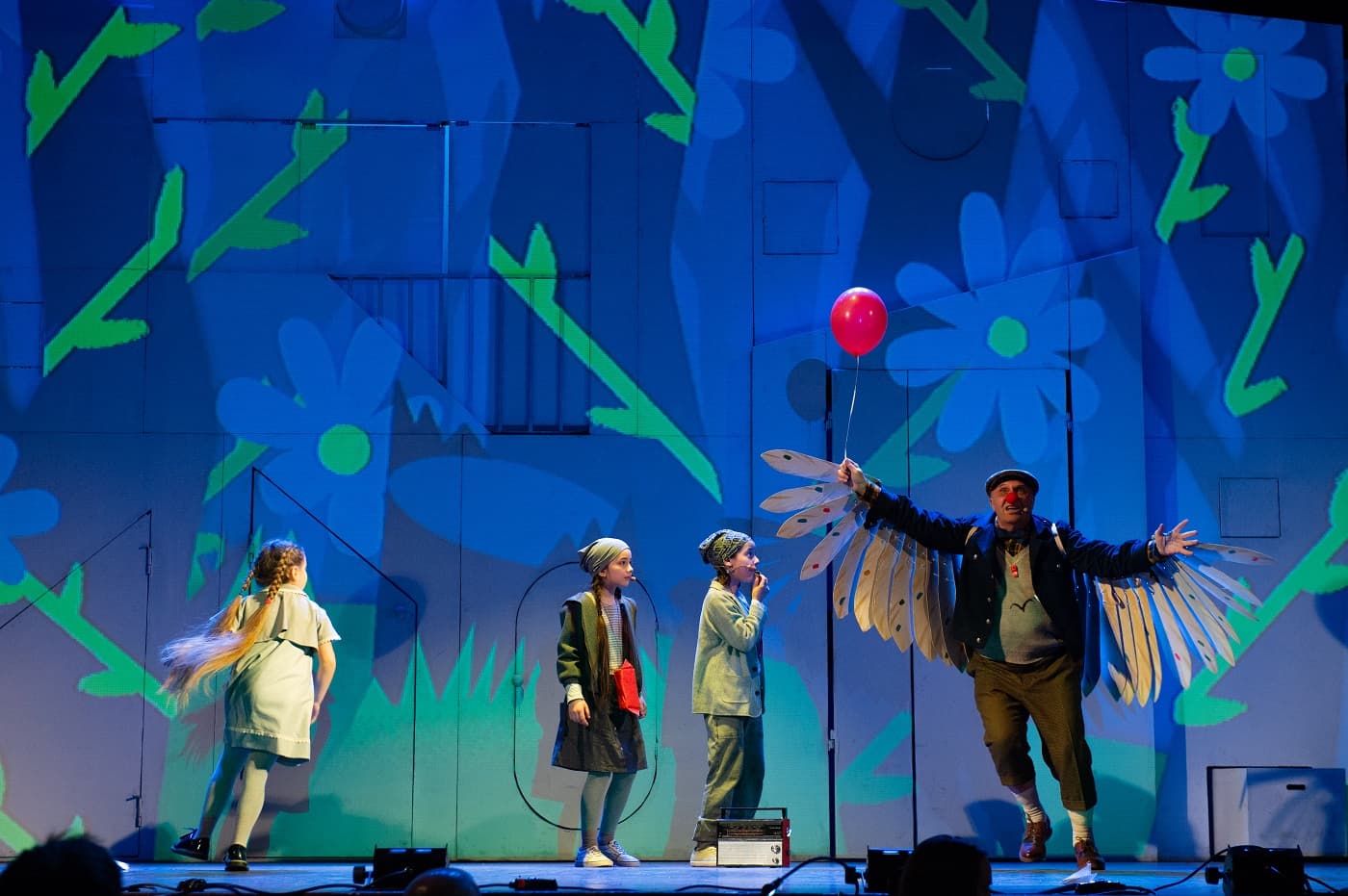 Большой секрет для маленькой компании (Дворец искусств Ленинградской области)