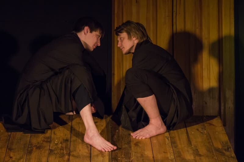 Между небом и землёй жаворонок вьётся (Коляда-театр)