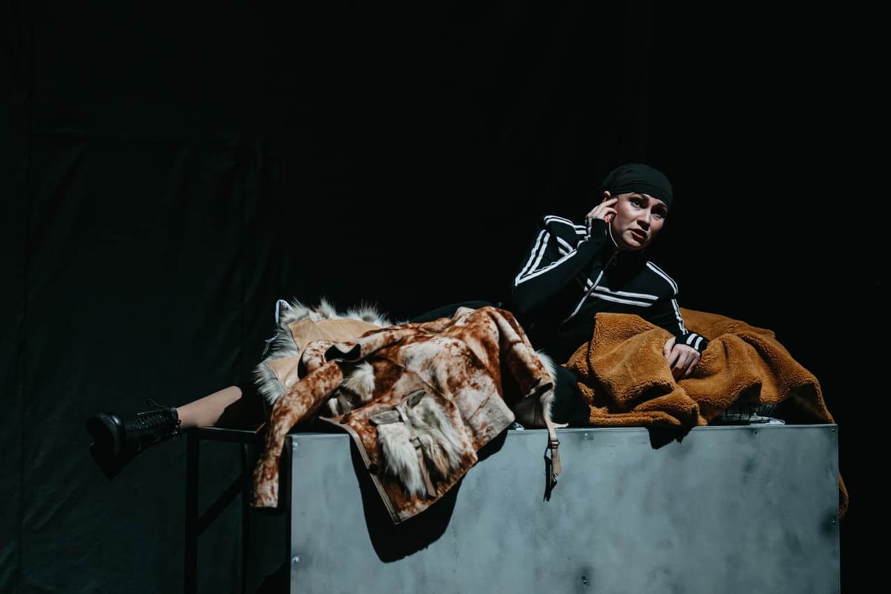 Магазин (Небольшой драматический театр)