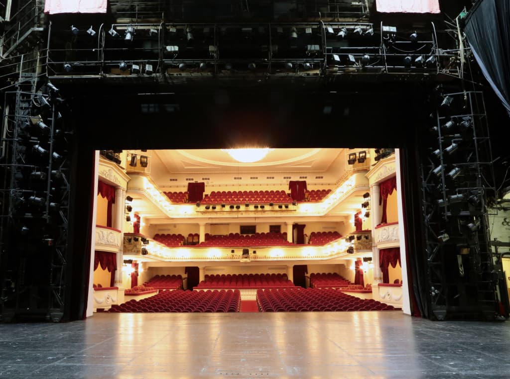 Волшебный мир кулис (Театр им. Пушкина)