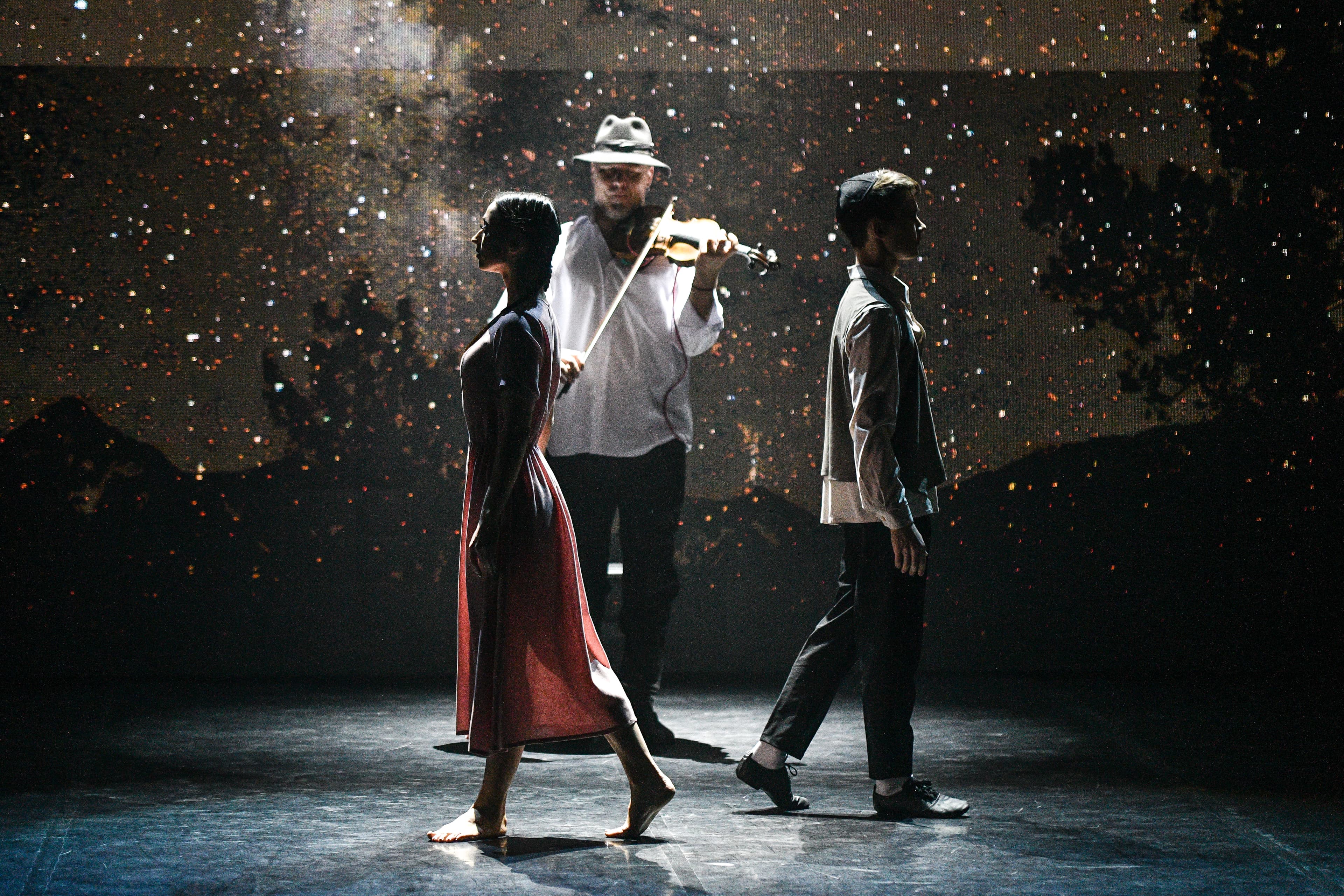 Блуждающие звёзды (КЗ «Сибирь»)