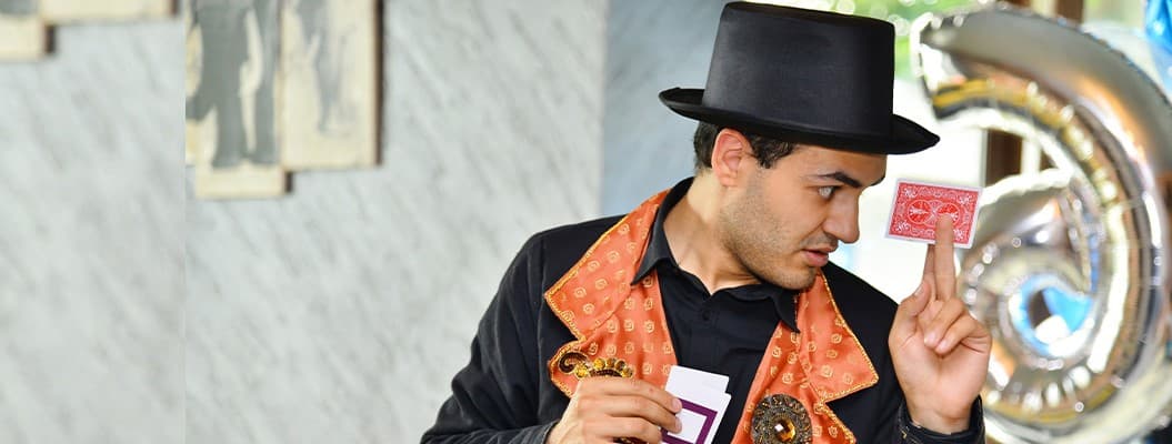 В тени иллюзий (Театральная долина)