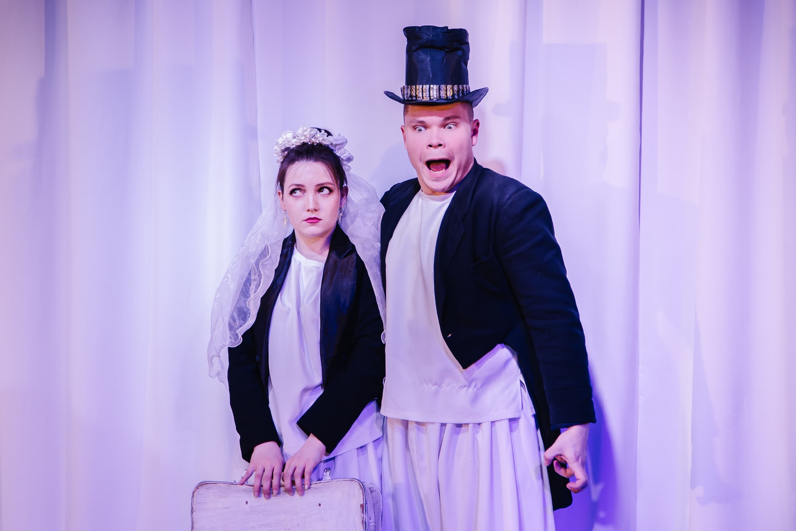 Ковчег отходит ровно в восемь (Молодёжный театр)