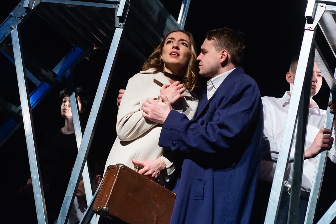 104 страницы про любовь (Тамбовский молодёжный театр)