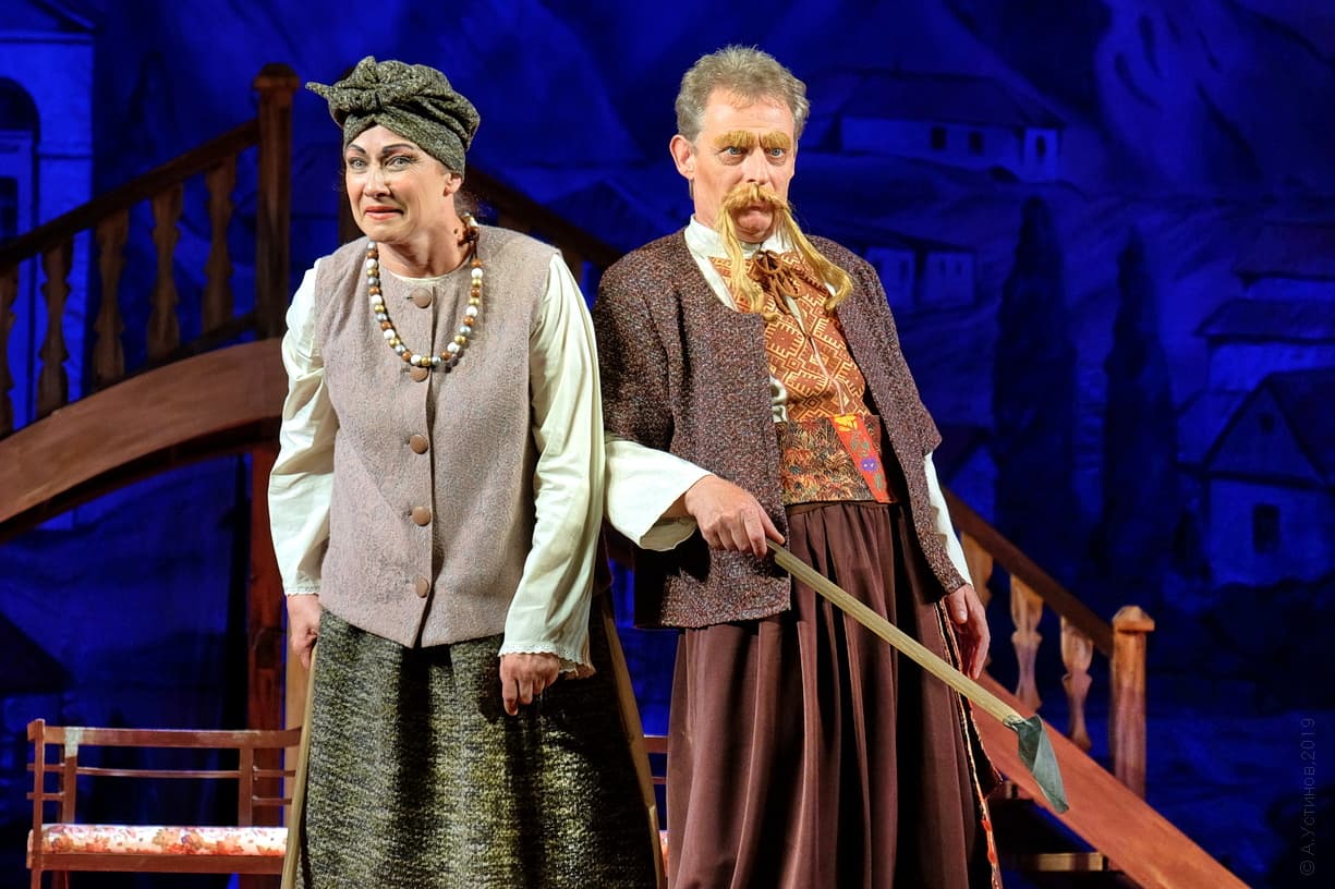 За двумя зайцами (Драматический театр)