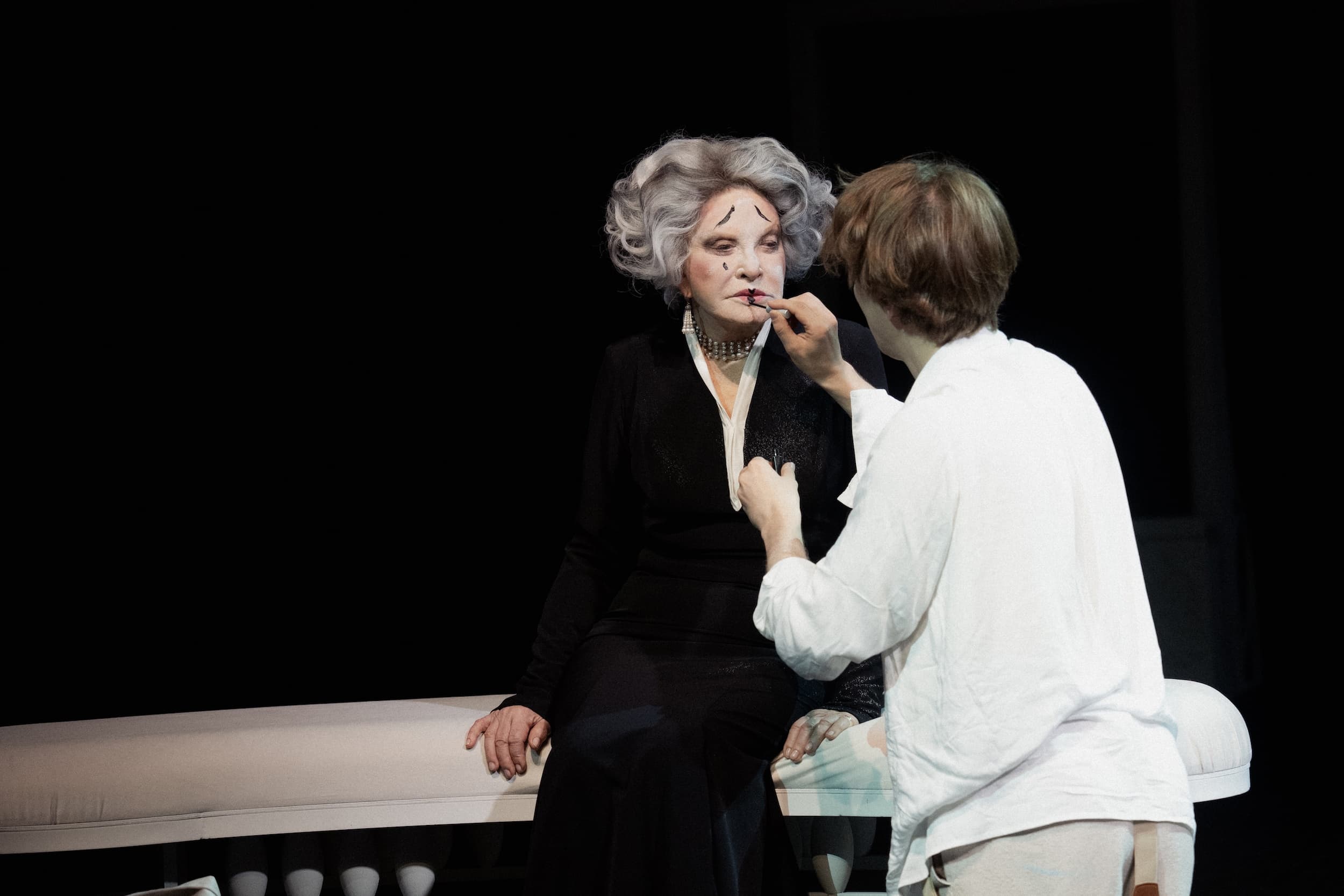 Королева-мать (Театр Вахтангова)