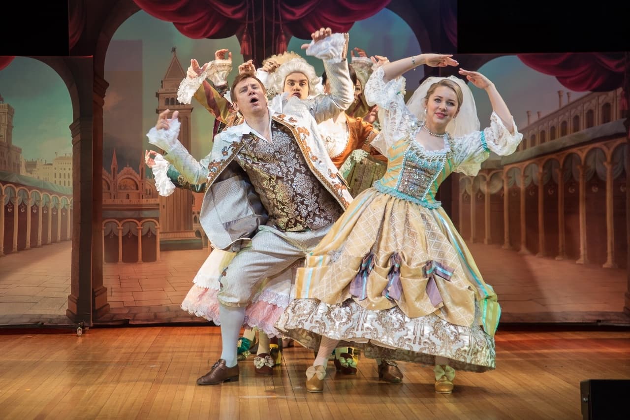 Слуга двух господ (У Никитских ворот)