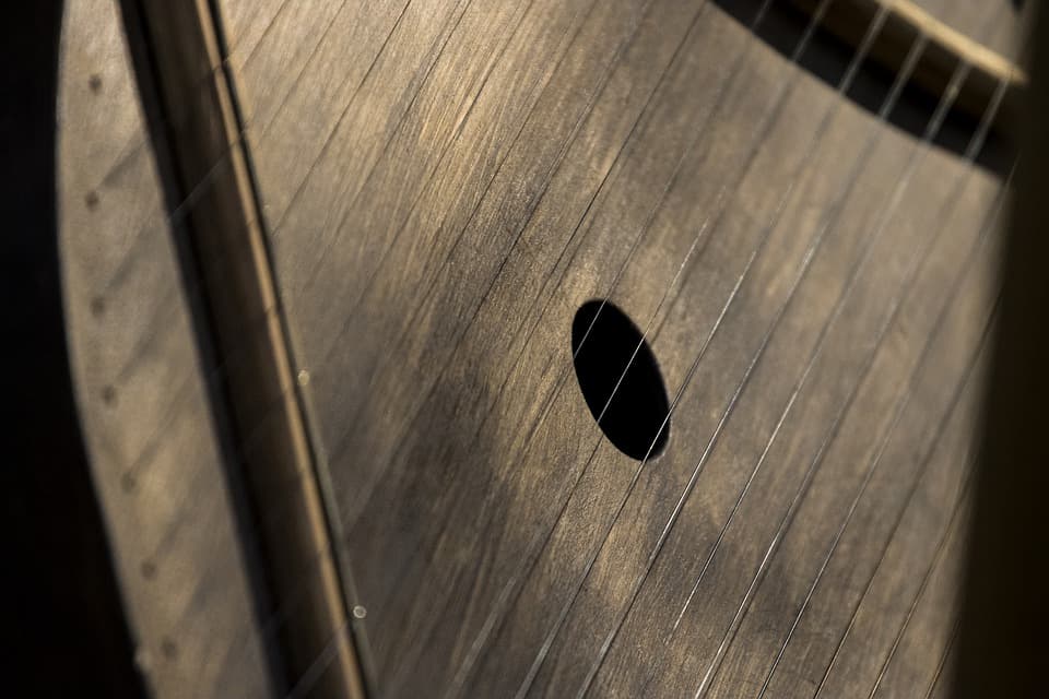 Народные инструменты. Контрабас-балалайка (Музыкальная мастерская Свердловской филармонии)