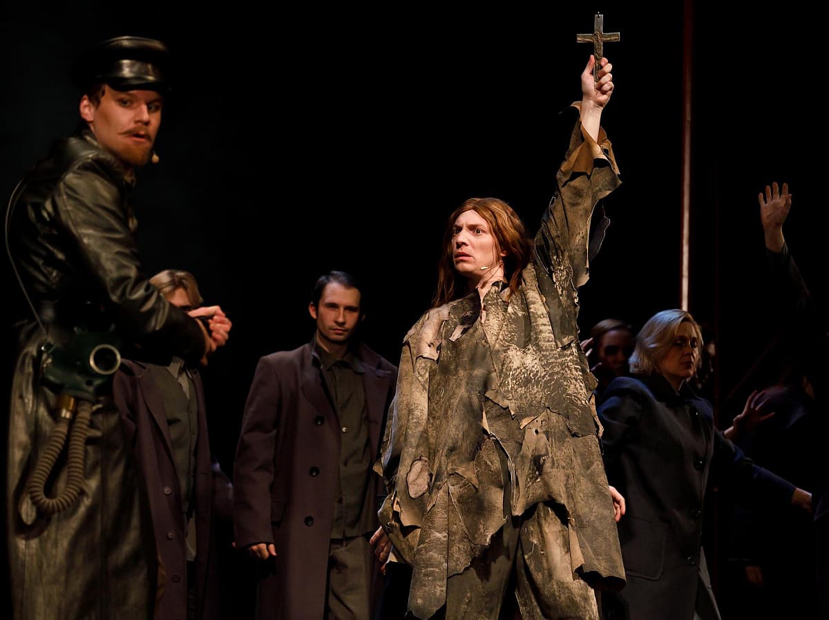 Роковые яйца (Театр им. Качалова)