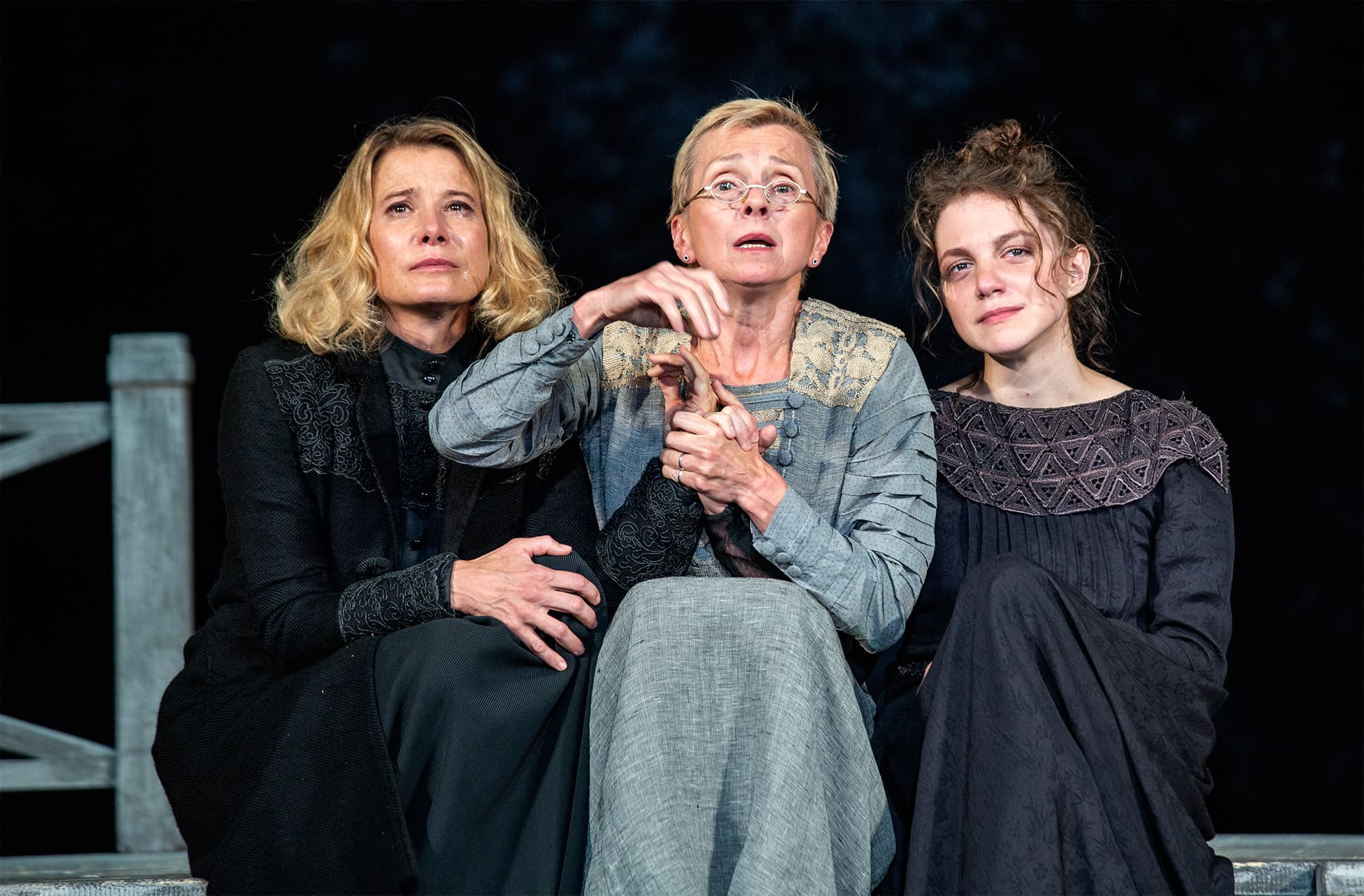 Три сестры (Театр им. Моссовета)