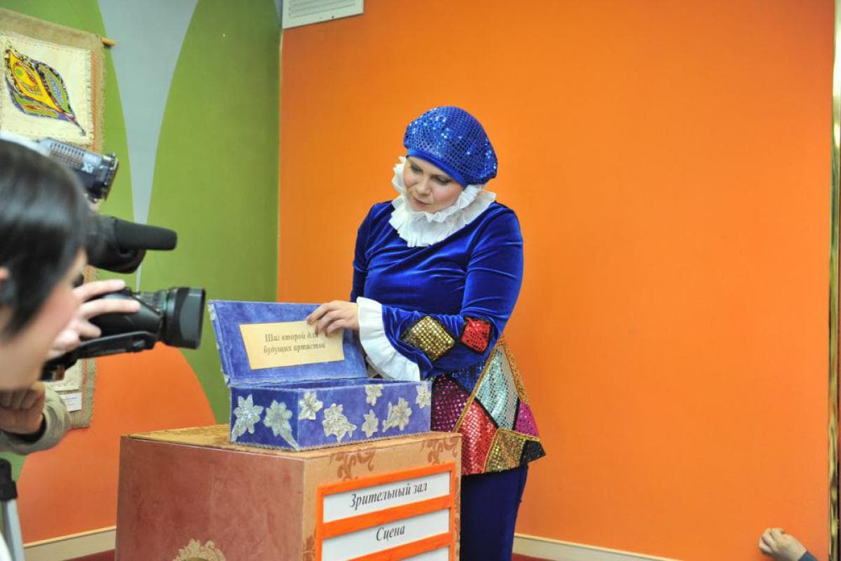 Профессия: артист (Арлекин)