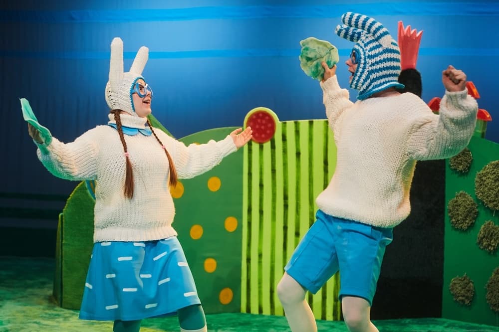 Перья и хвосты (Глобус)