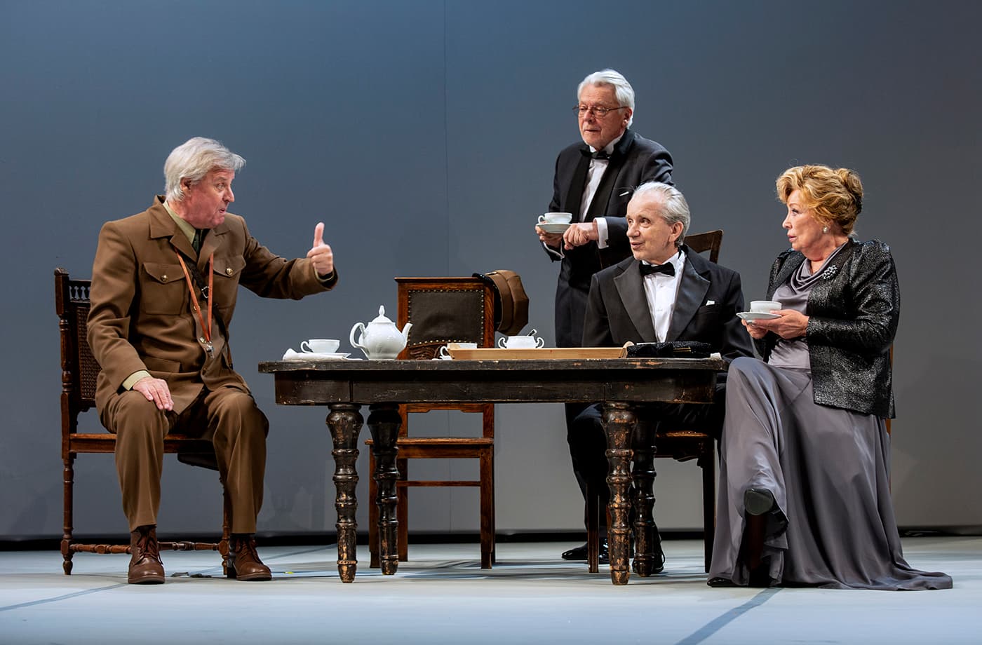 Соло для часов с боем (Театр им. Моссовета)