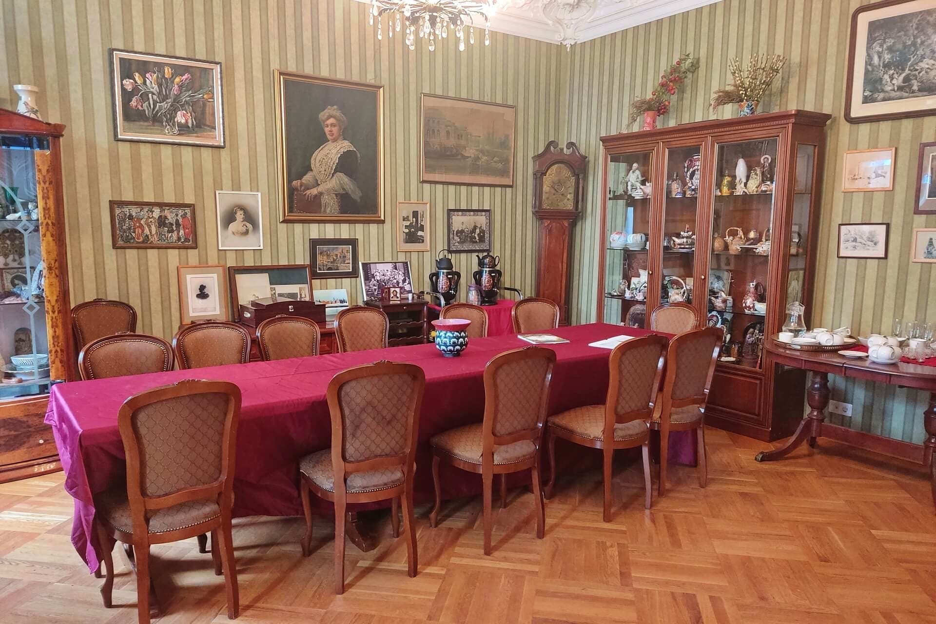 Экскурсия с чаепитием в музее-квартире Леонтия Николаевича Бенуа (Музей Бенуа на Васильевском)