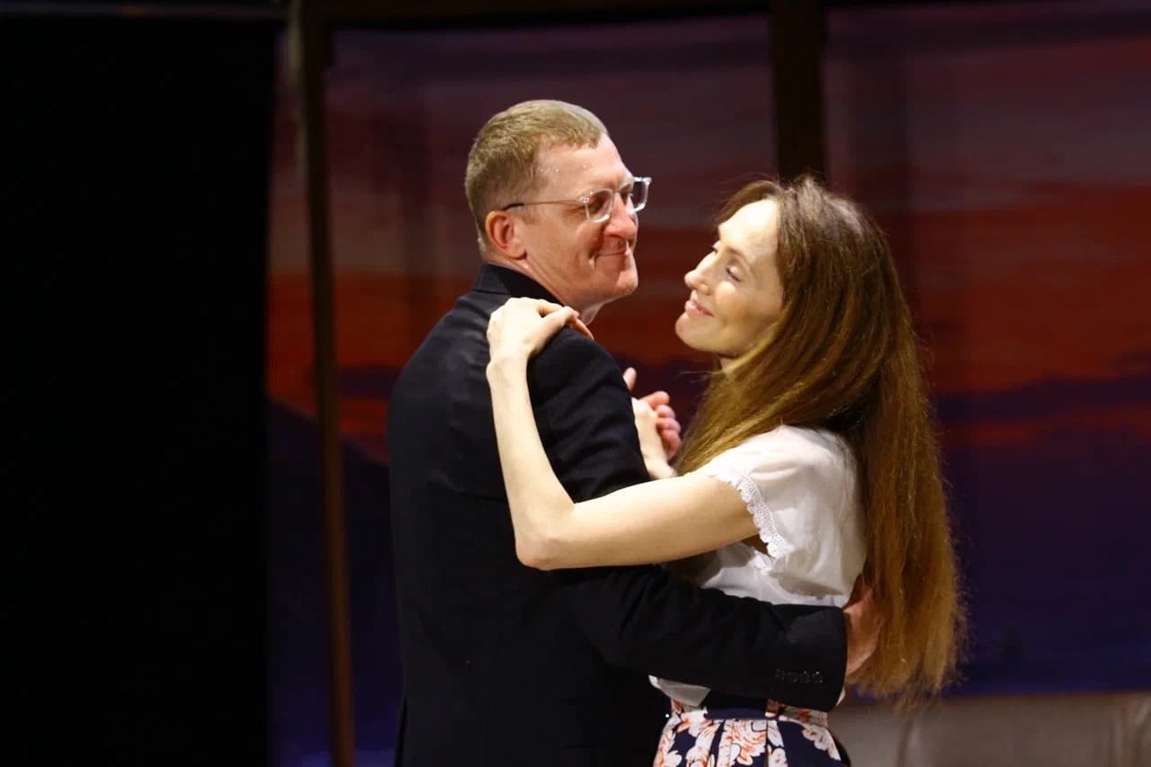 Там же, тогда же (Драматический театр им. Гончарова)