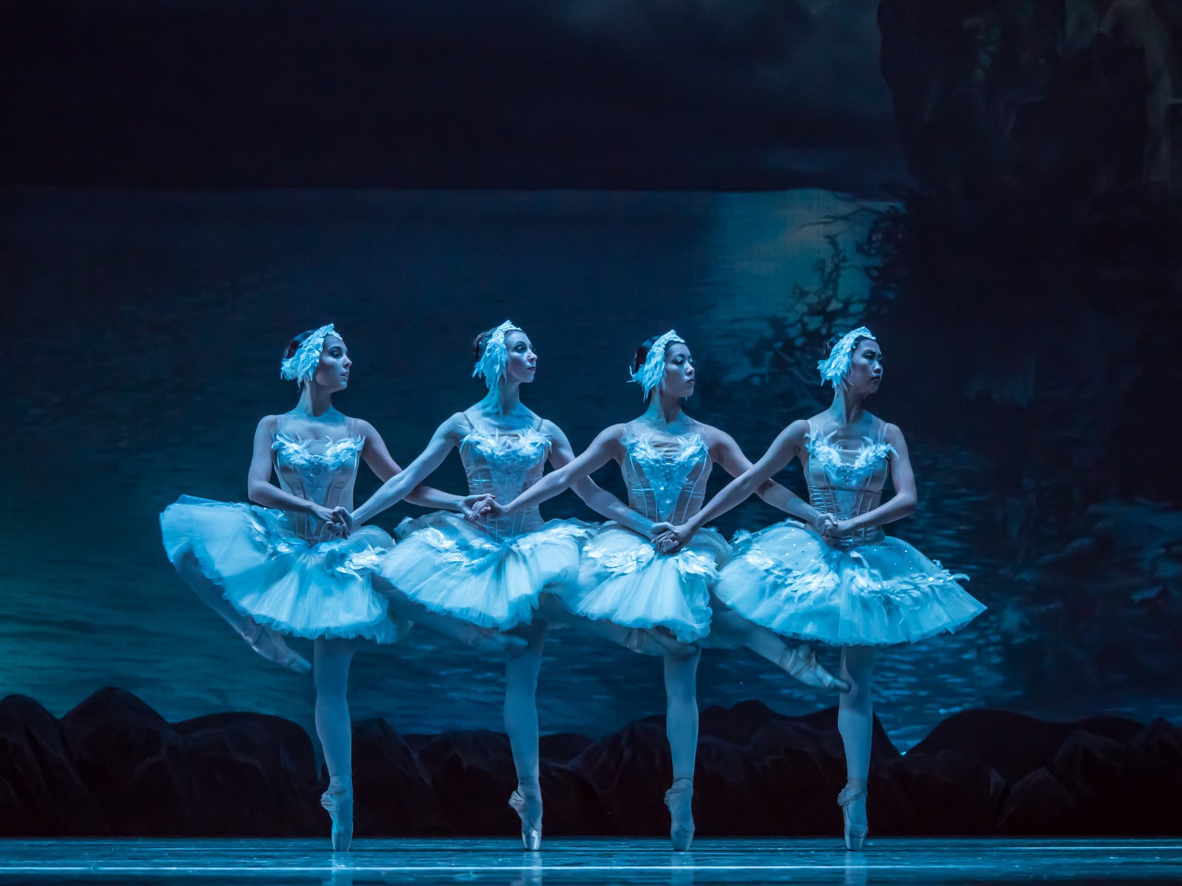 Лебединое озеро (Урал Опера Балет)