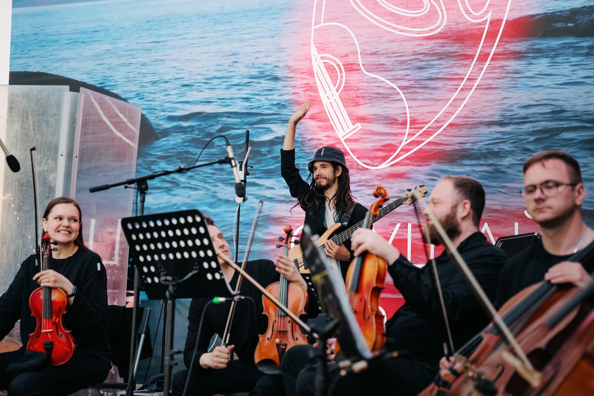 Симфония у моря. Очень странные дела (Набережная Исткабеля)