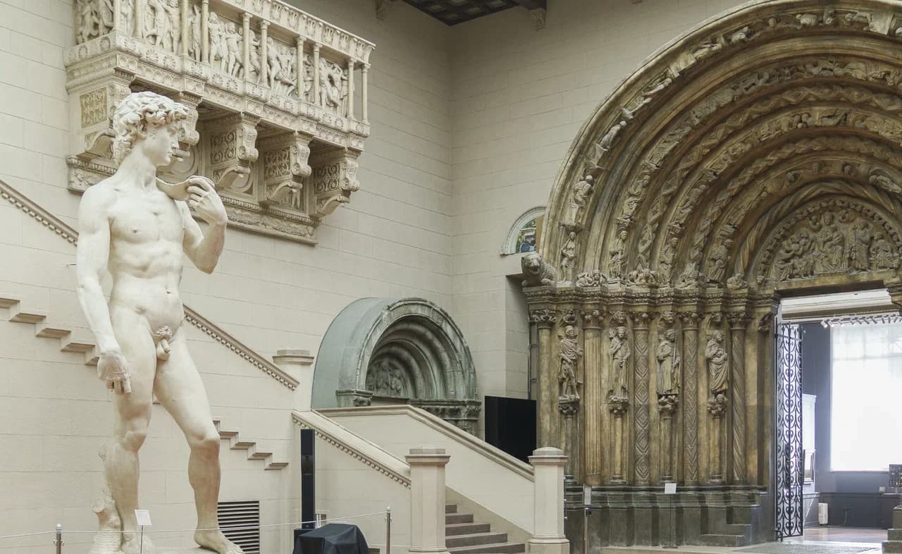 Обзорная экскурсия по Главному зданию (ГМИИ им. А. С. Пушкина)