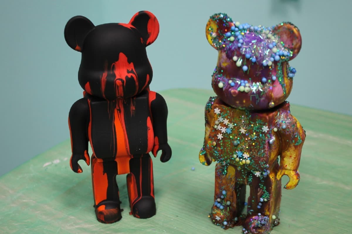 WOW мастер-класс: заливка мишки Bearbrick (из гипса) красками в технике FluidArt (Арт-студия в Фокусе)