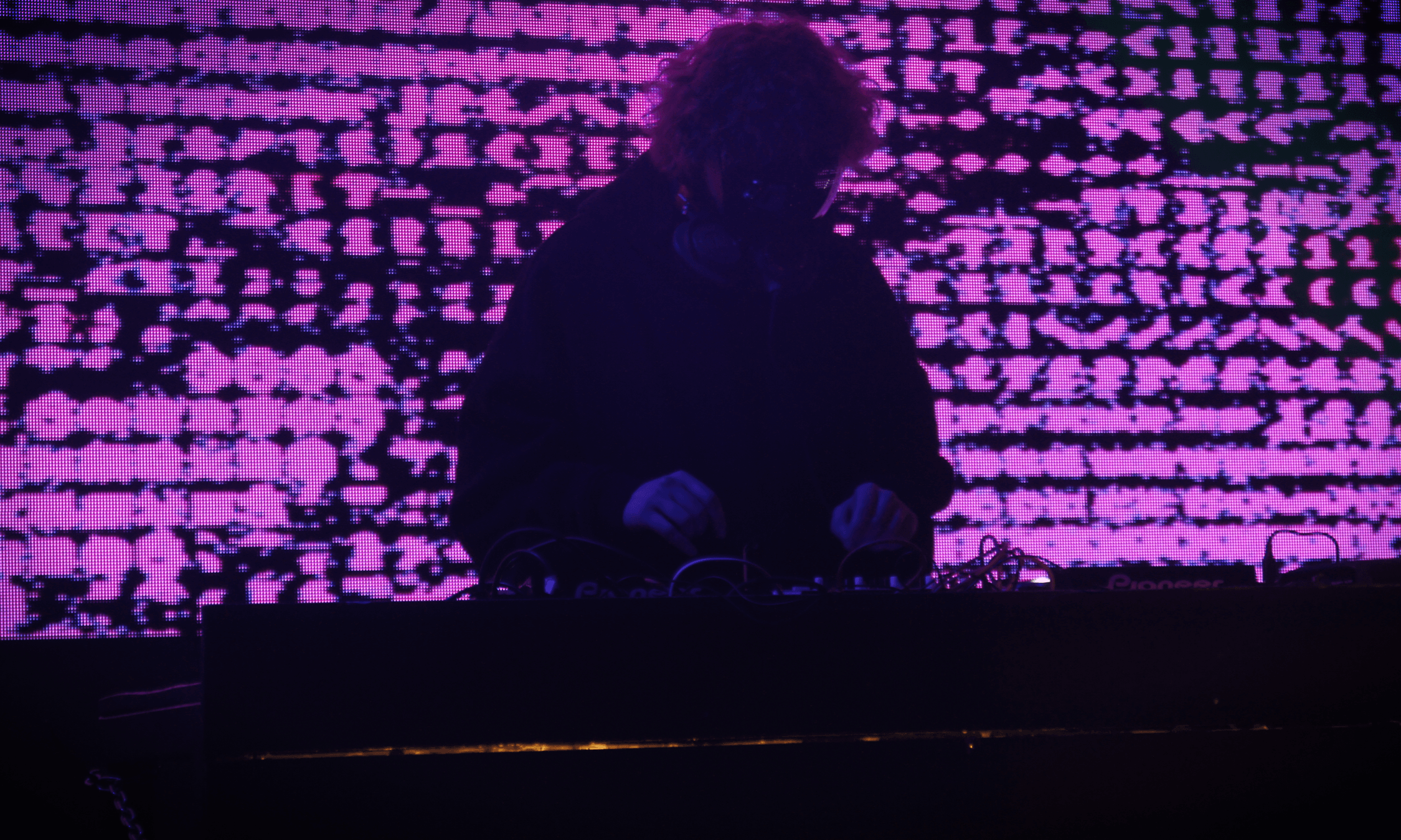 Wires x Outcast: Cyberia Night (Кул)