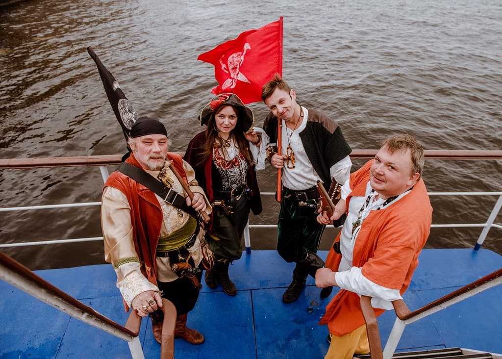 Балтийские витальеры в поисках клада (Теплоход «Детский»)