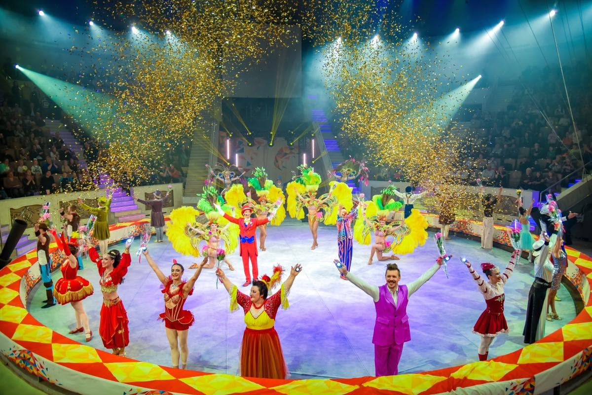 Цирк зажигает огни (Цирк)