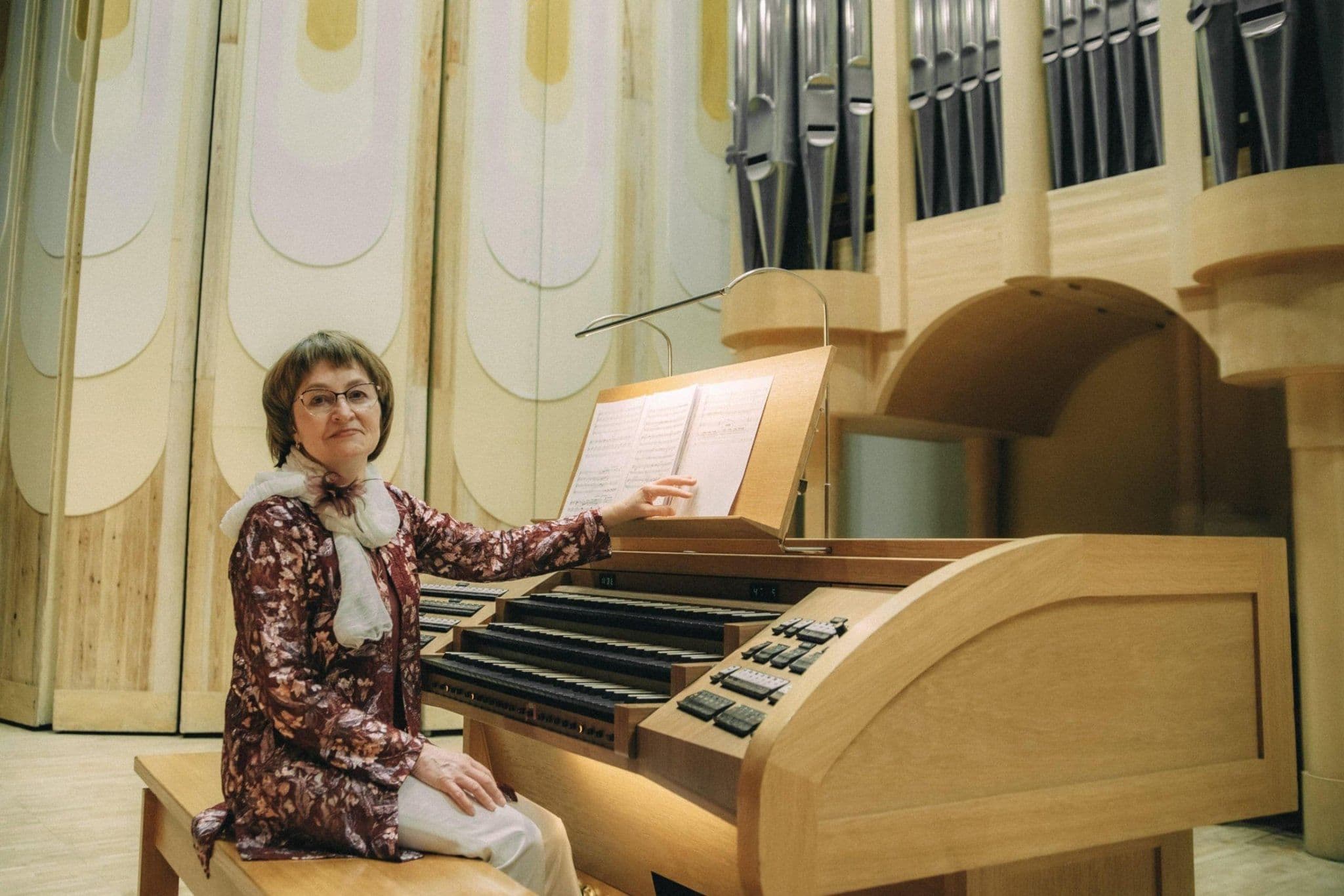 Под сводами храма (Филармония)