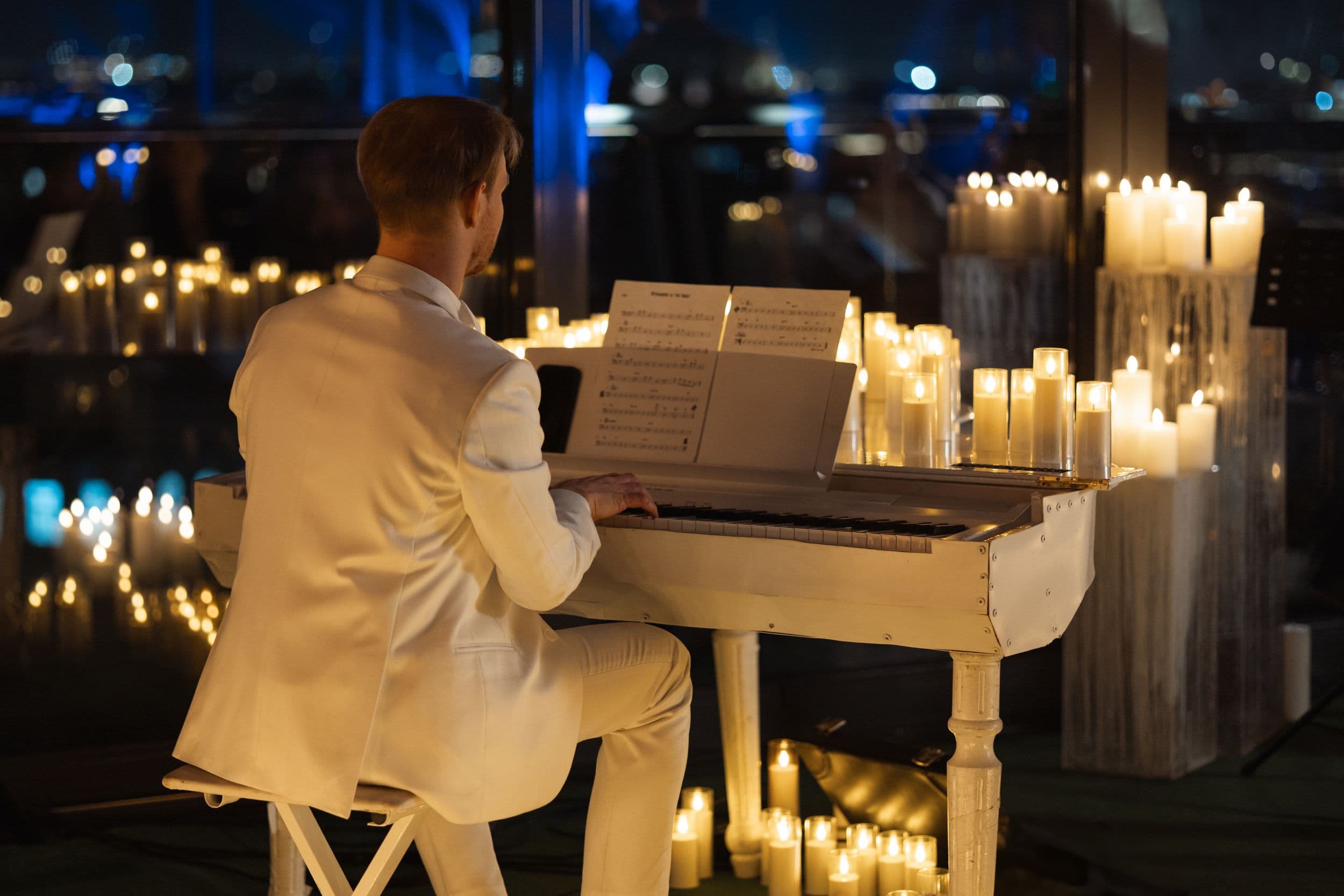 Магия свечей. Романтическая неоклассика при свечах (Крыша360°)