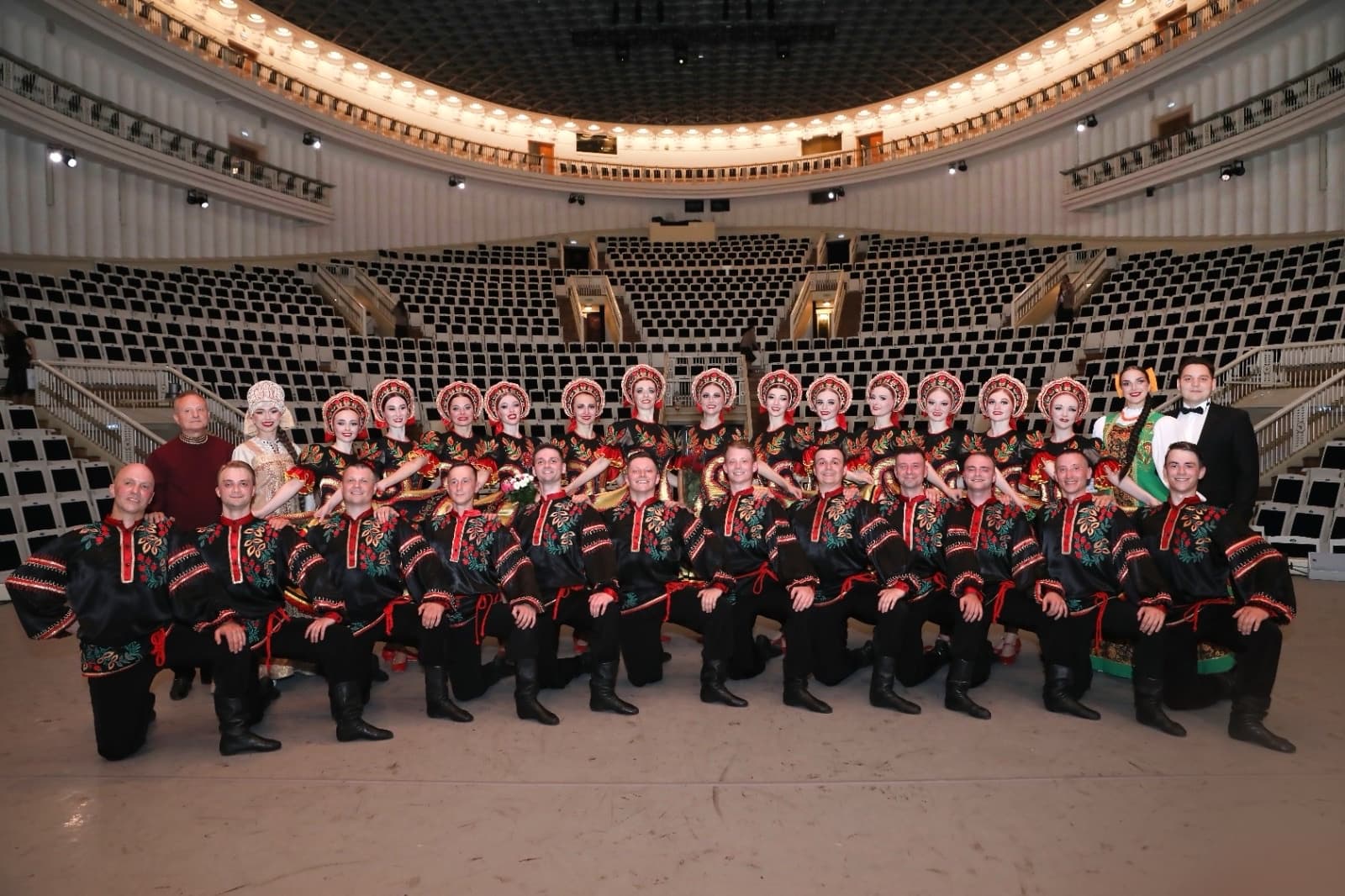 Ансамбль песни и танца «Донбасс» (Дворец «Губернаторский»)