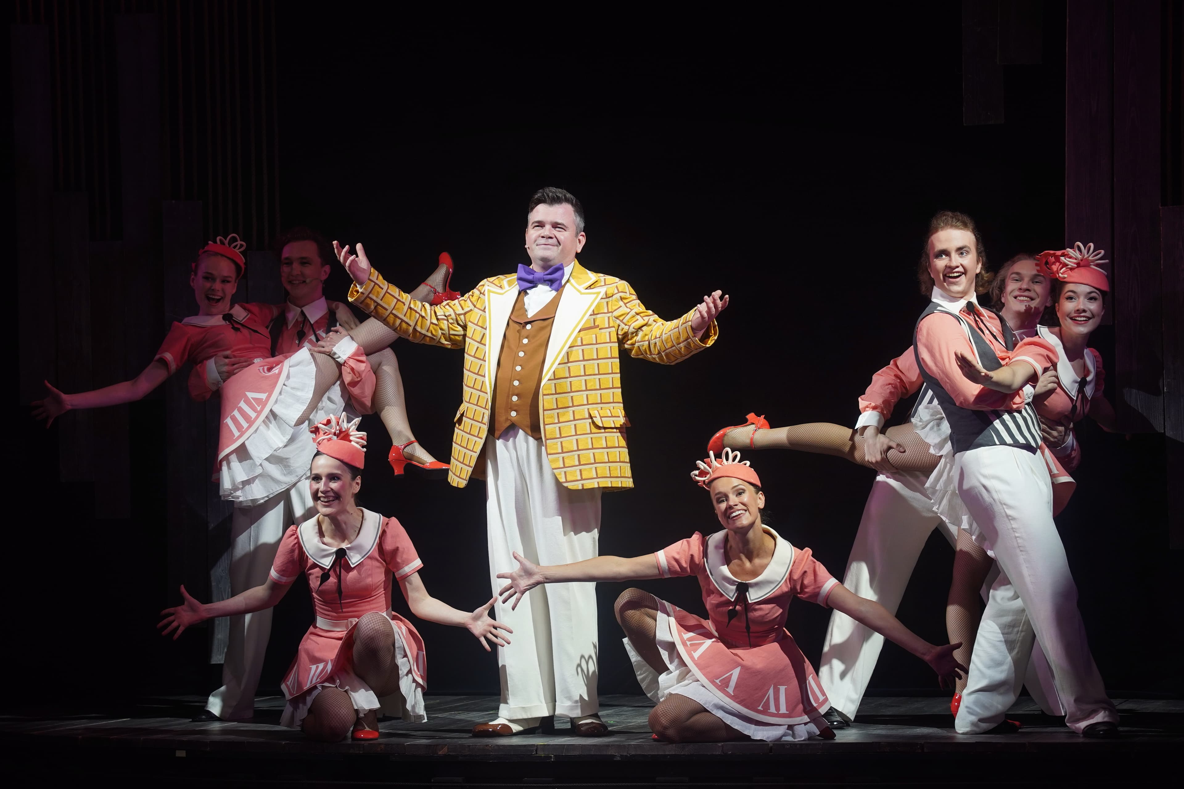 Салют, конферансье! (Буфф)