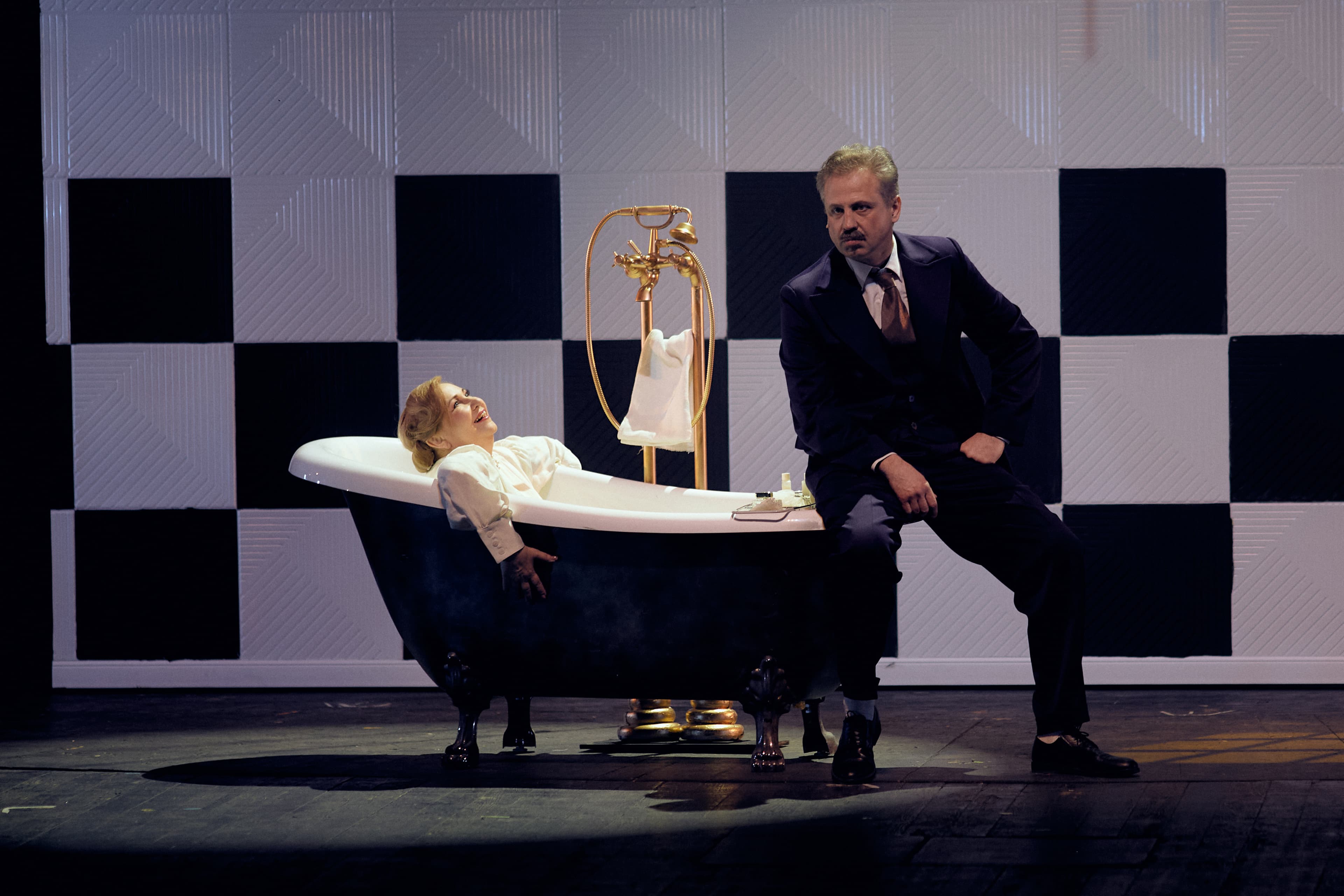 Театр (Театр драмы им. М. Горького)