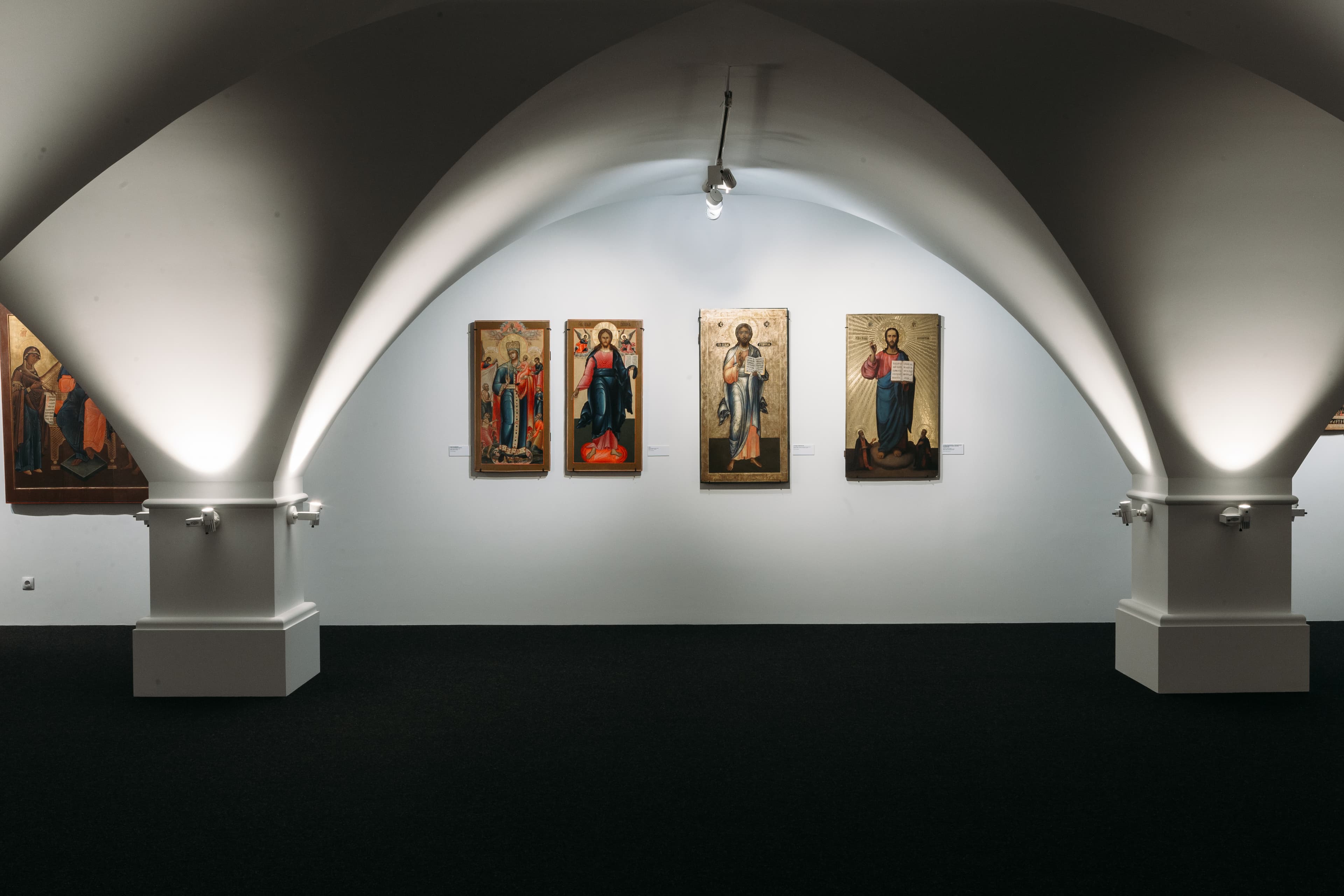 Образы Спасителя и Креста Господня в иконе, скульптуре, медном литье и эмалях (Новый Иерусалим)