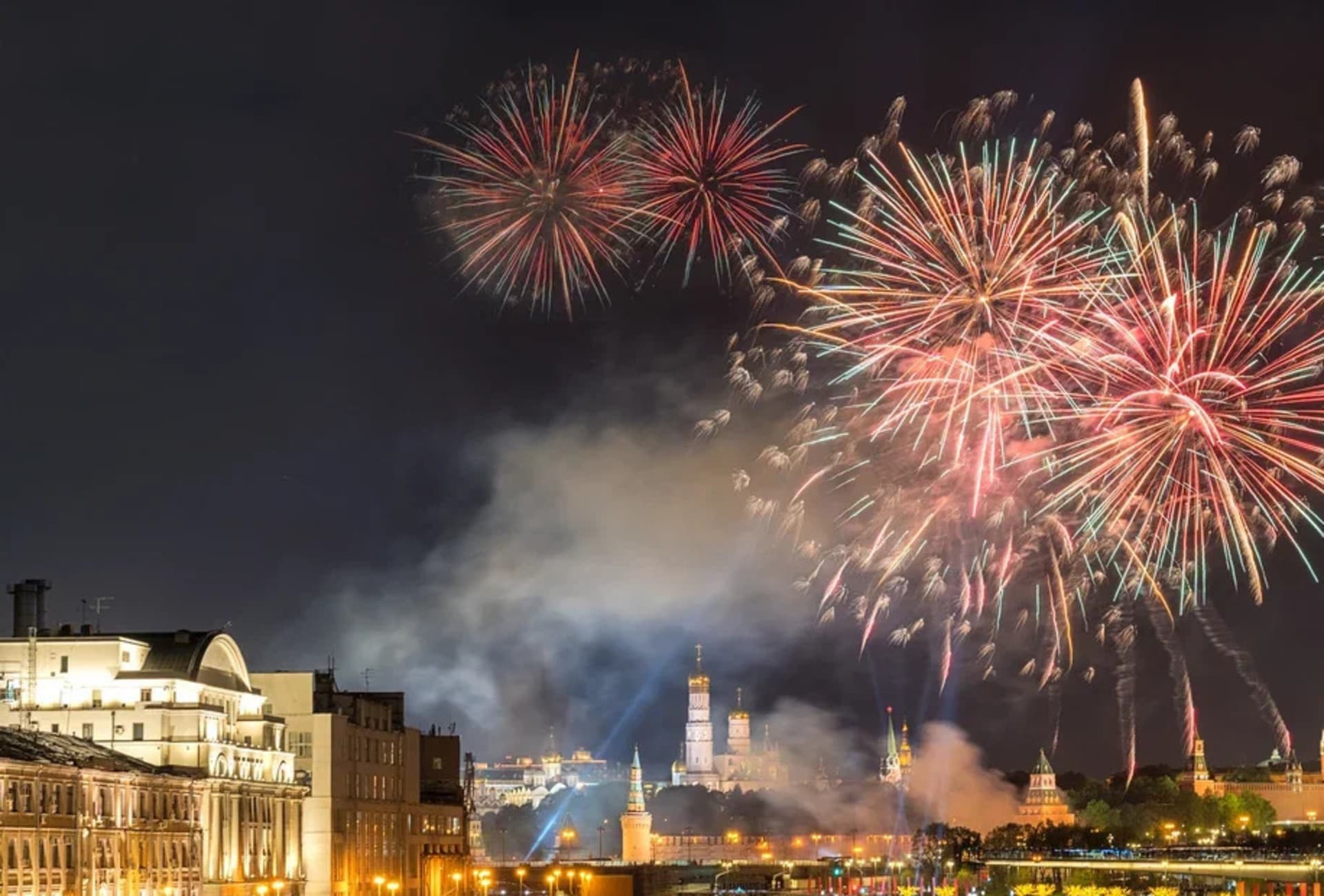 Музыкальный круиз с просмотром салюта (Музыкальный теплоход)